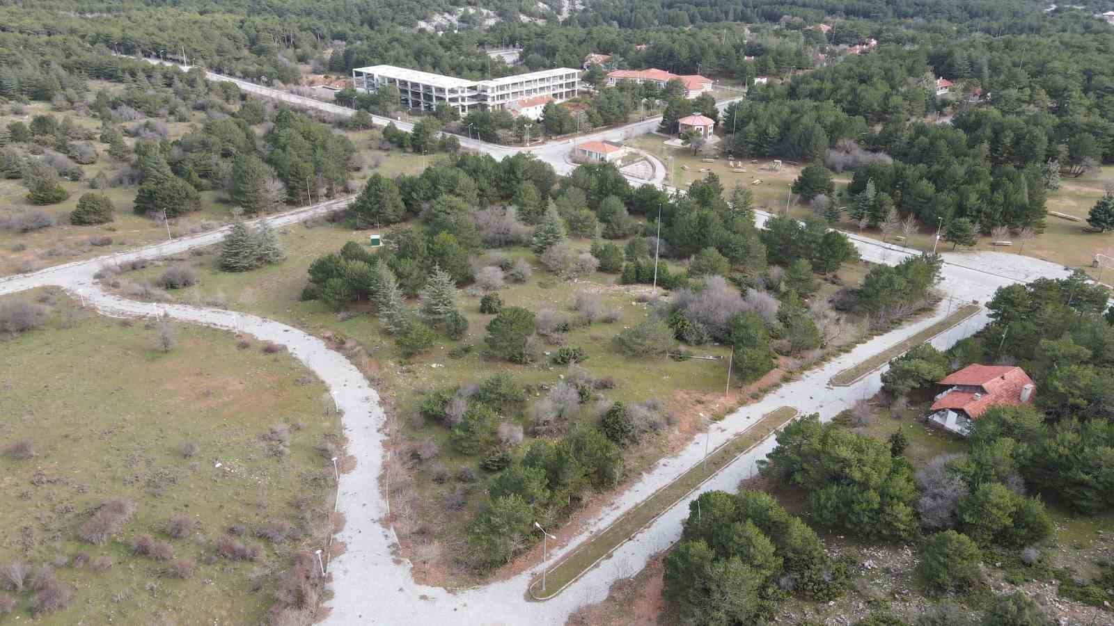 Spil Dağı Milli Parkı’na Türkiye’de ilk "Kıl Çadır Gençlik Kamp Merkezi"