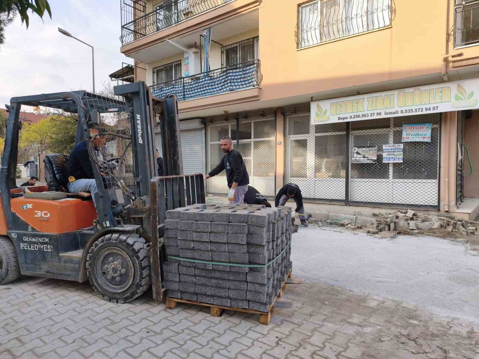 Germencik’te belediye ekiplerinin çalışmaları devam ediyor