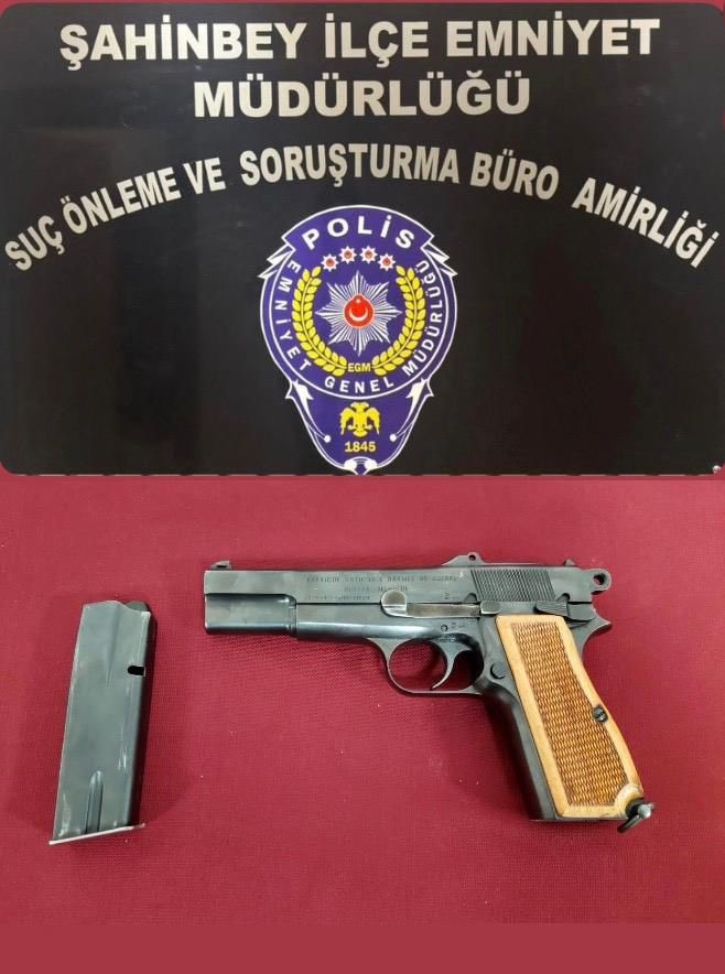 Gaziantep’te düğünde havaya ateş eden şahıs yakalandı: Ateş etme anları kamerada