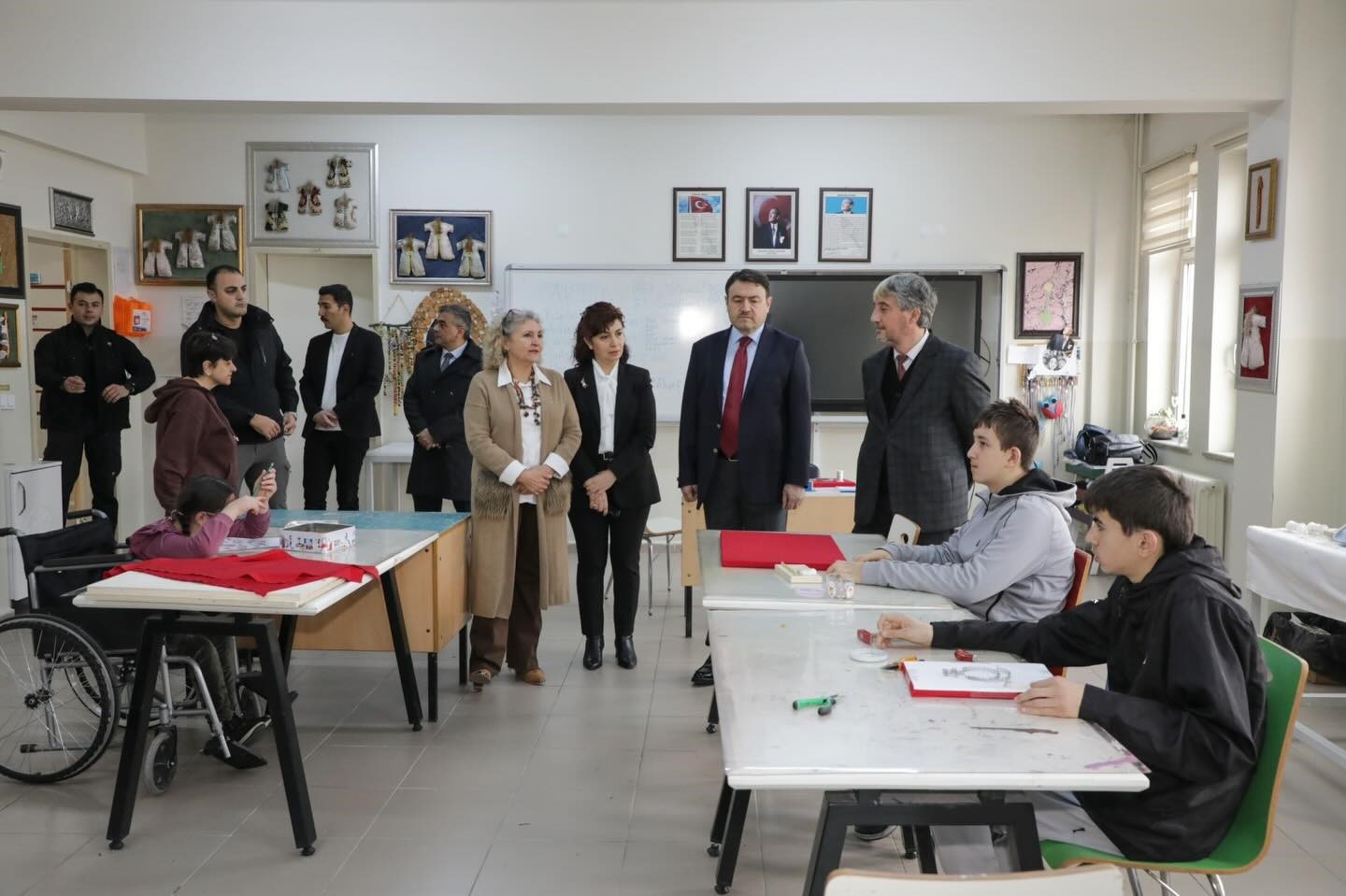 Kütahya Valisi Işın: "Özel bireylerin mesleki beceriler kazanması ve üretime katılması büyük önem taşıyor"