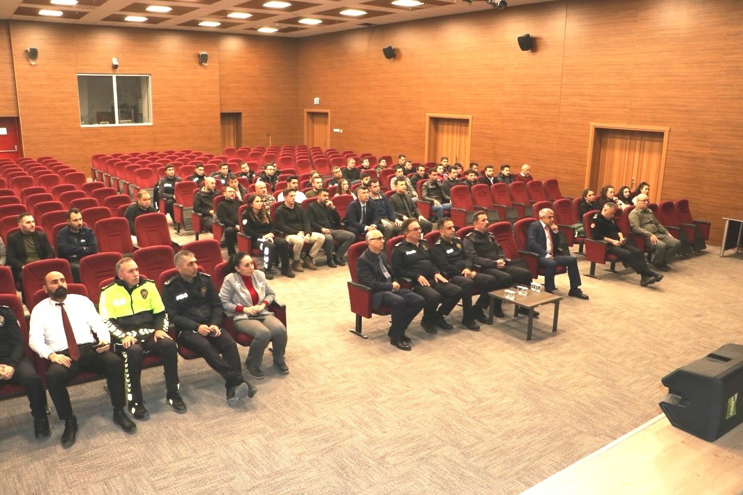 Kütahya’da emniyet personeline, "İntihar saldırılarının tespiti ve alınacak önlemler" konulu seminer