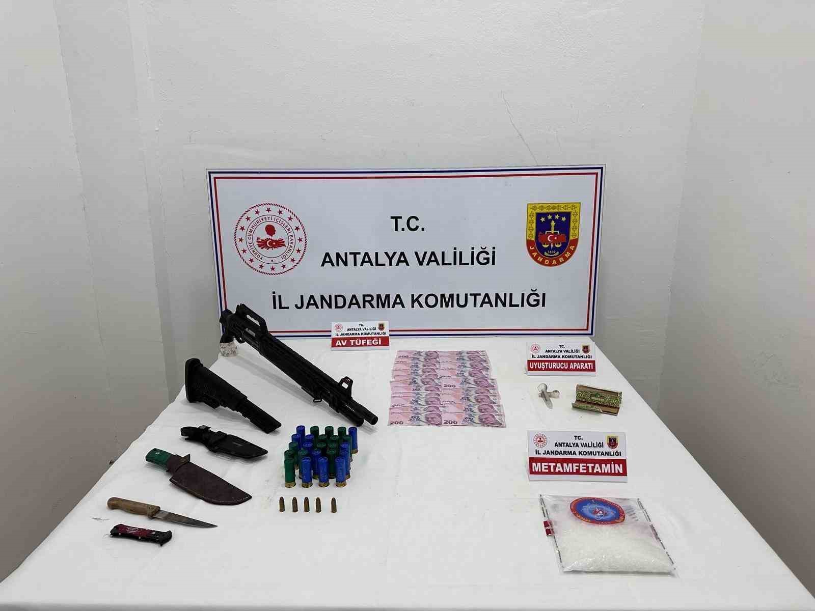 Antalya’da uyuşturucu operasyonu: 3 şüpheli gözaltında