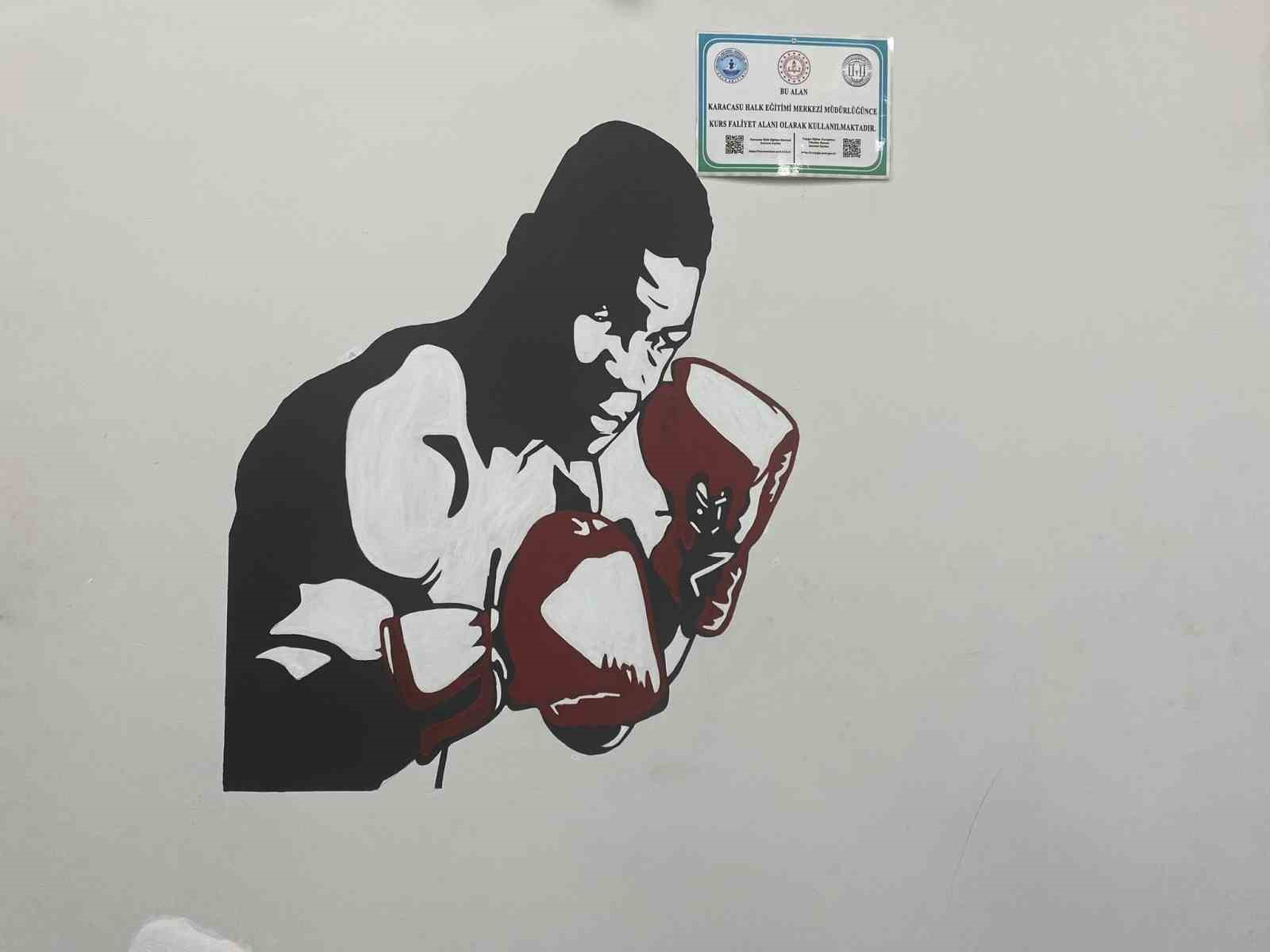 Sanatıyla Karacasu&rsquo;ya değer katan &ouml;ğrenci plaketle onurlandırıldı
