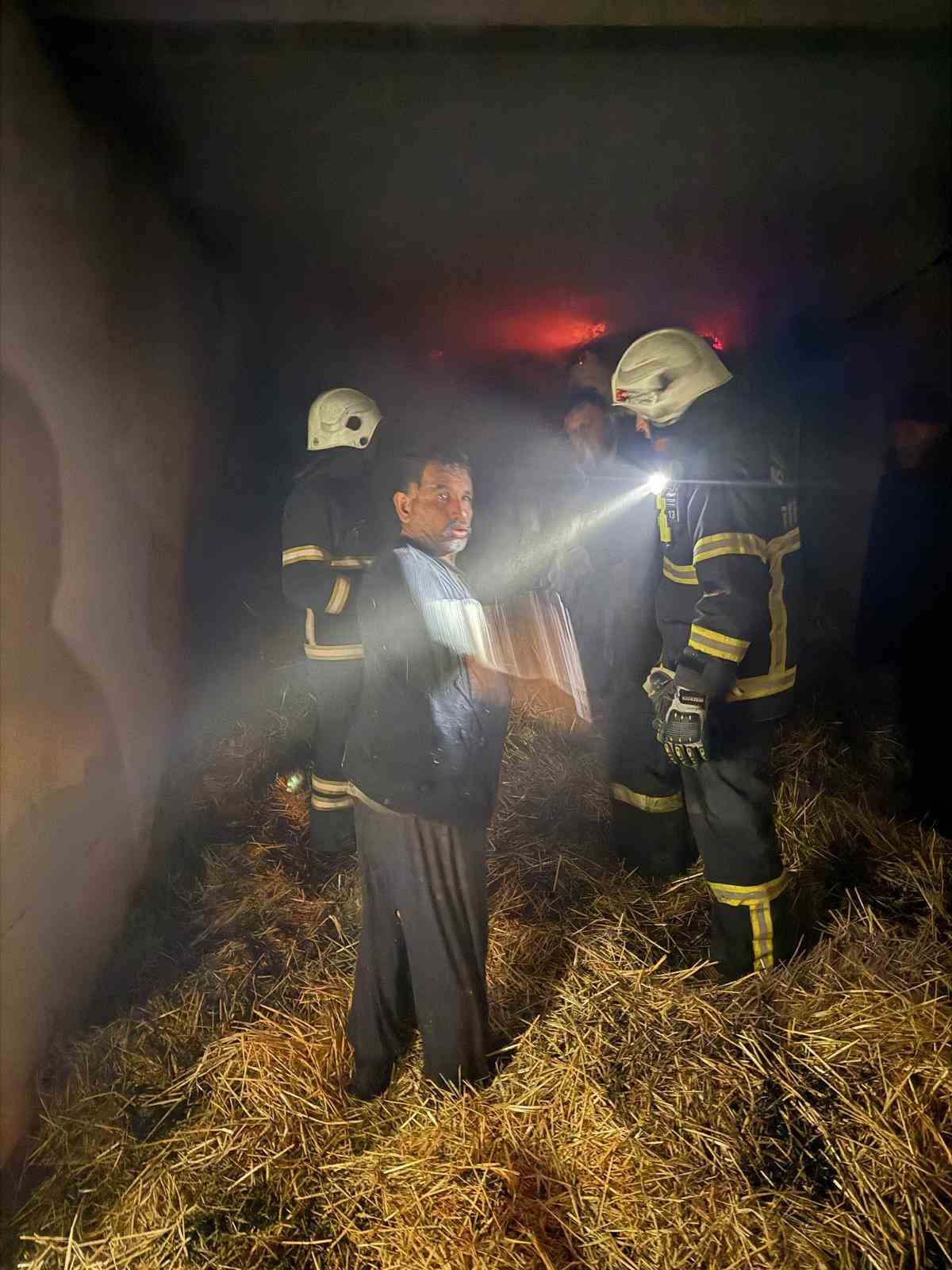 Burdur&rsquo;da &ccedil;ıkan yangında 2 bine yakın saman balyası zarar g&ouml;rd&uuml;
