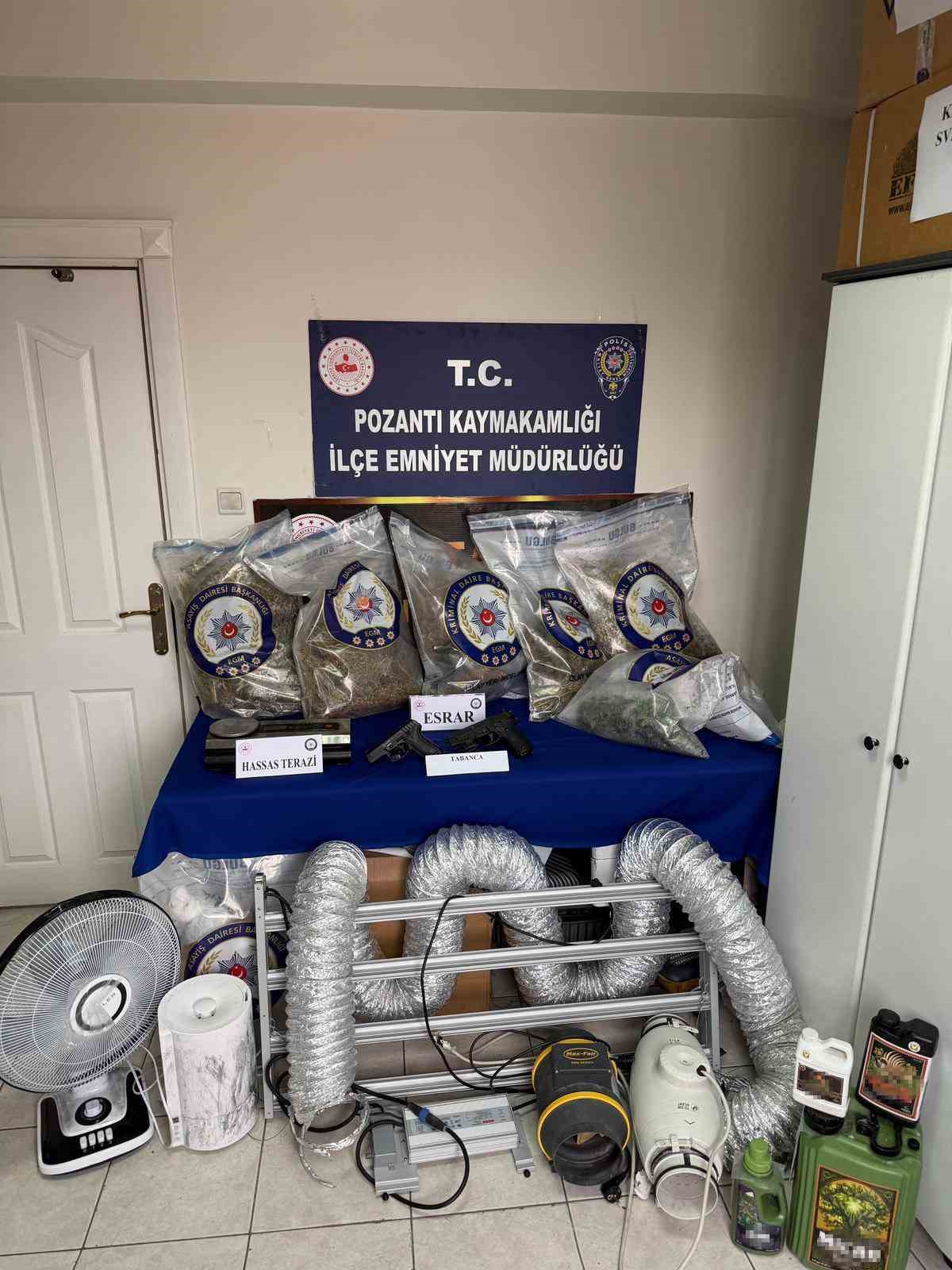 Villada uyuşturucu yetiştirmişler: Torbacı &rsquo;sevgililer&rsquo; yakalandı, 4 kilo uyuşturucu ele ge&ccedil;irildi
