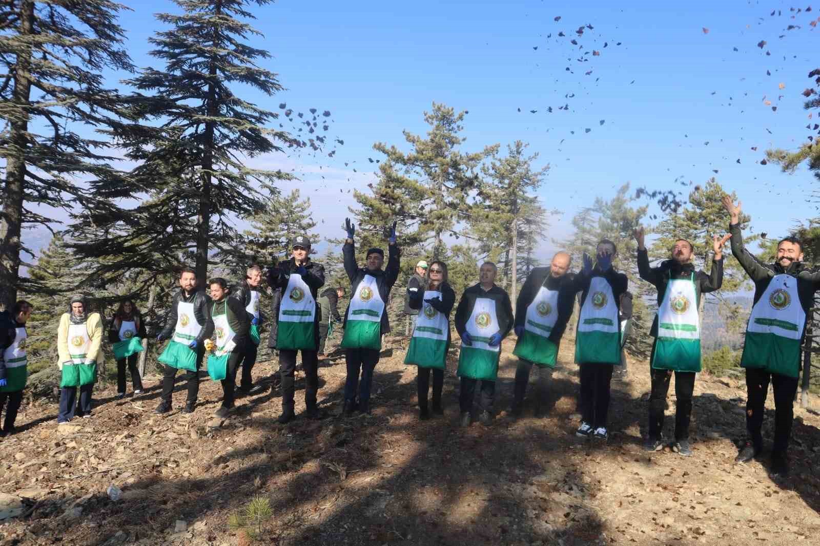 Feke&rsquo;de bir ton tohum toprakla buluştu
