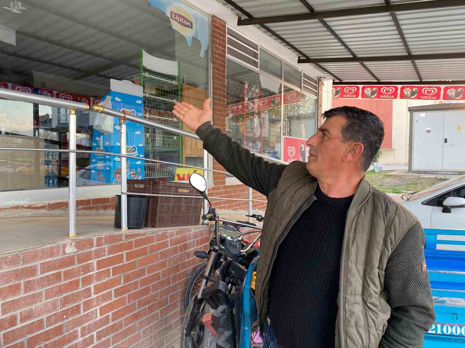 Osmaniye&rsquo;de &ccedil;aldıkları minib&uuml;sle 2 market soydular
