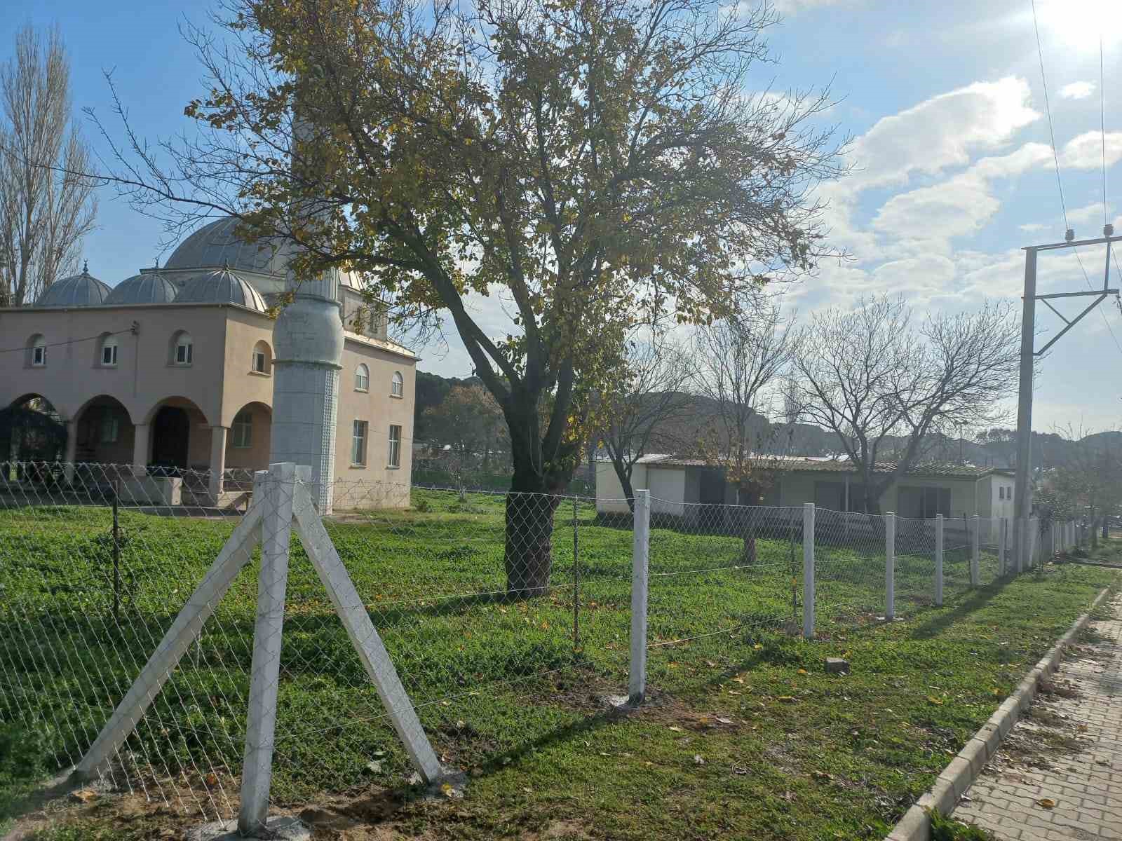 Kızılcapınar Camii&rsquo;nin &ccedil;evre d&uuml;zenlemesi tamamlandı

