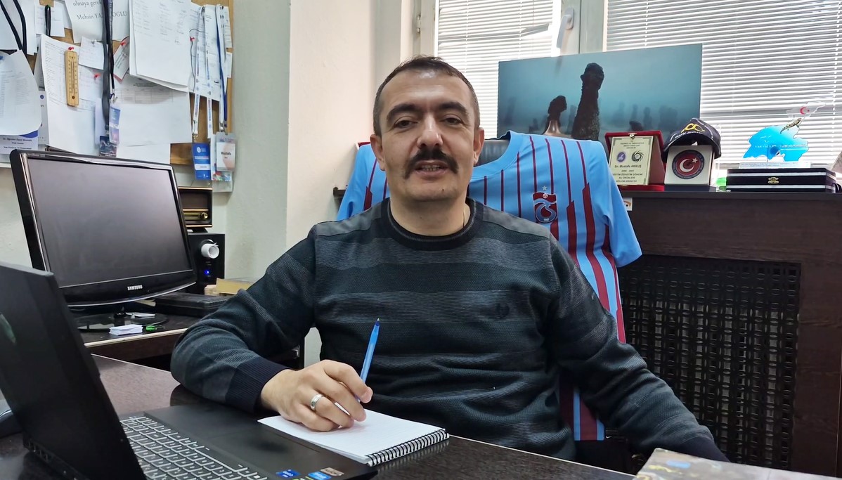 Van Gölü yüzeyindeki köpüklenme şaşırttı
