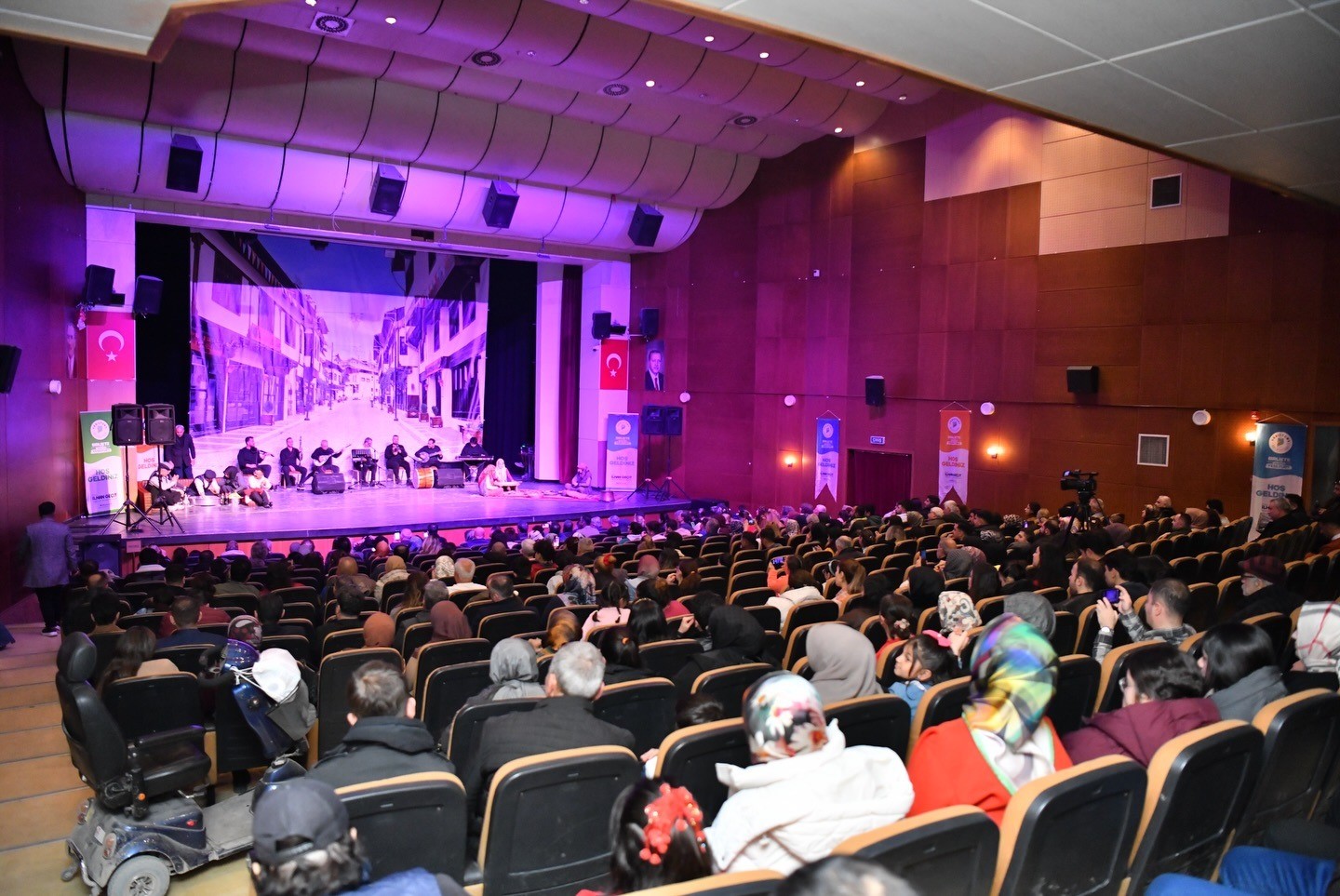 &rsquo;Yeşilyurt Eyvan Geceleri&rsquo; keyifli ve coşkulu ge&ccedil;ti
