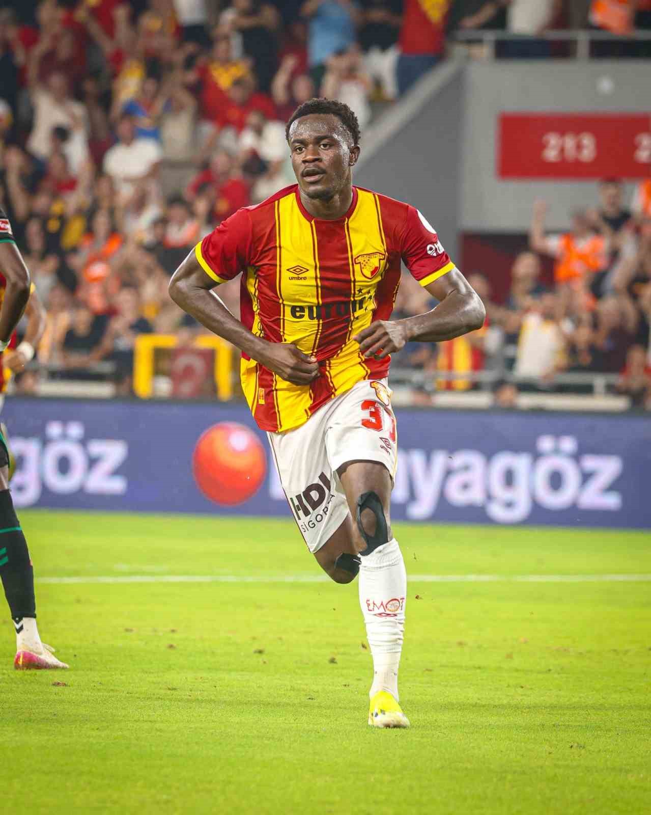 Göztepe’de Arda ve Dennis yakın markajda
