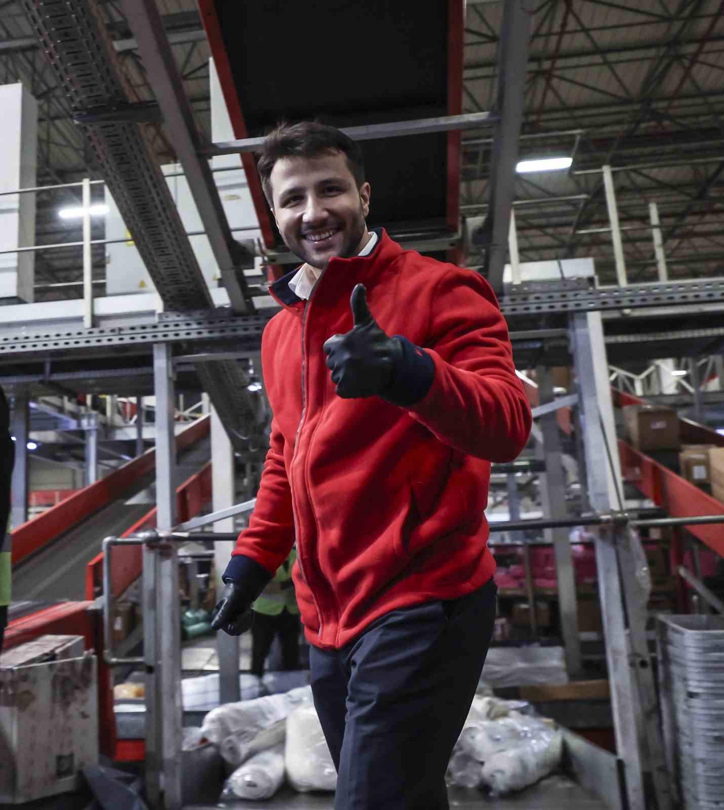 Aras Kargo &rsquo;Kırmızı Kahramanlar Saha Buluşması&rsquo; ger&ccedil;ekleştirildi
