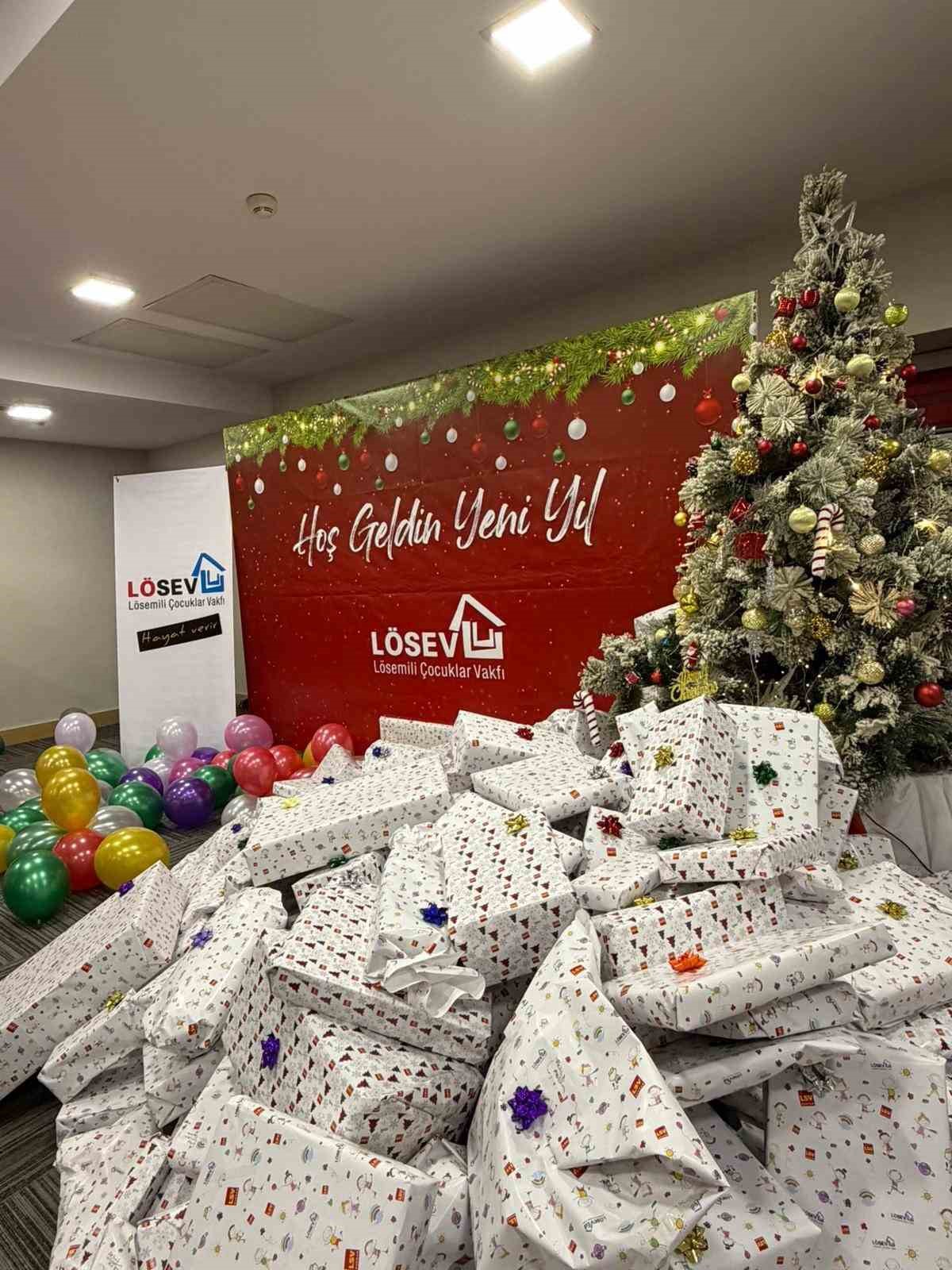 Denizlili L&ouml;semi tedavisi g&ouml;ren &ccedil;ocukların yeni yıl hayalleri ger&ccedil;eğe d&ouml;n&uuml;ş&uuml;yor
