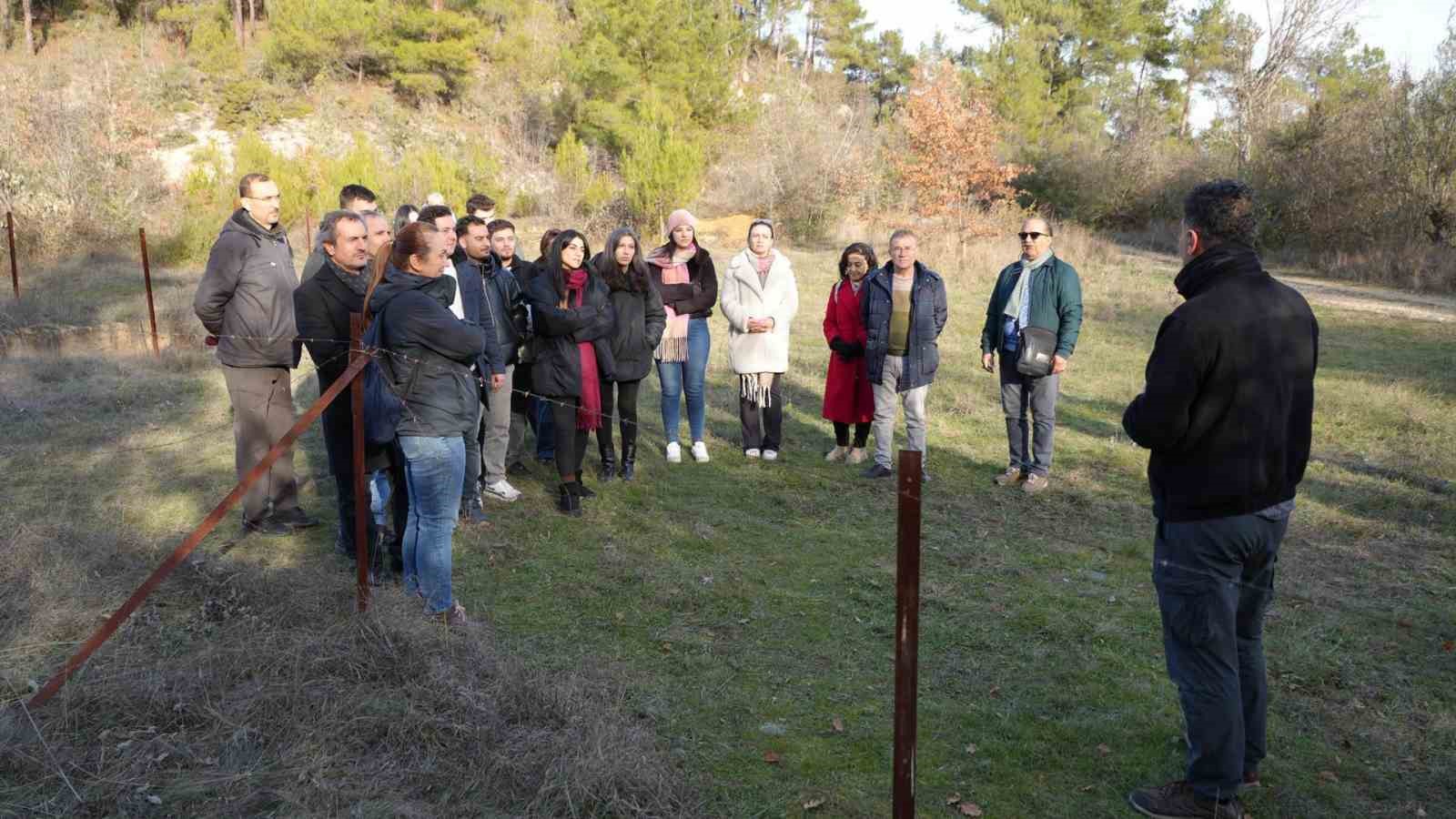 KB&Uuml;&rsquo;den kaya mezarları ve arkeolojik alanlara saha gezisi
