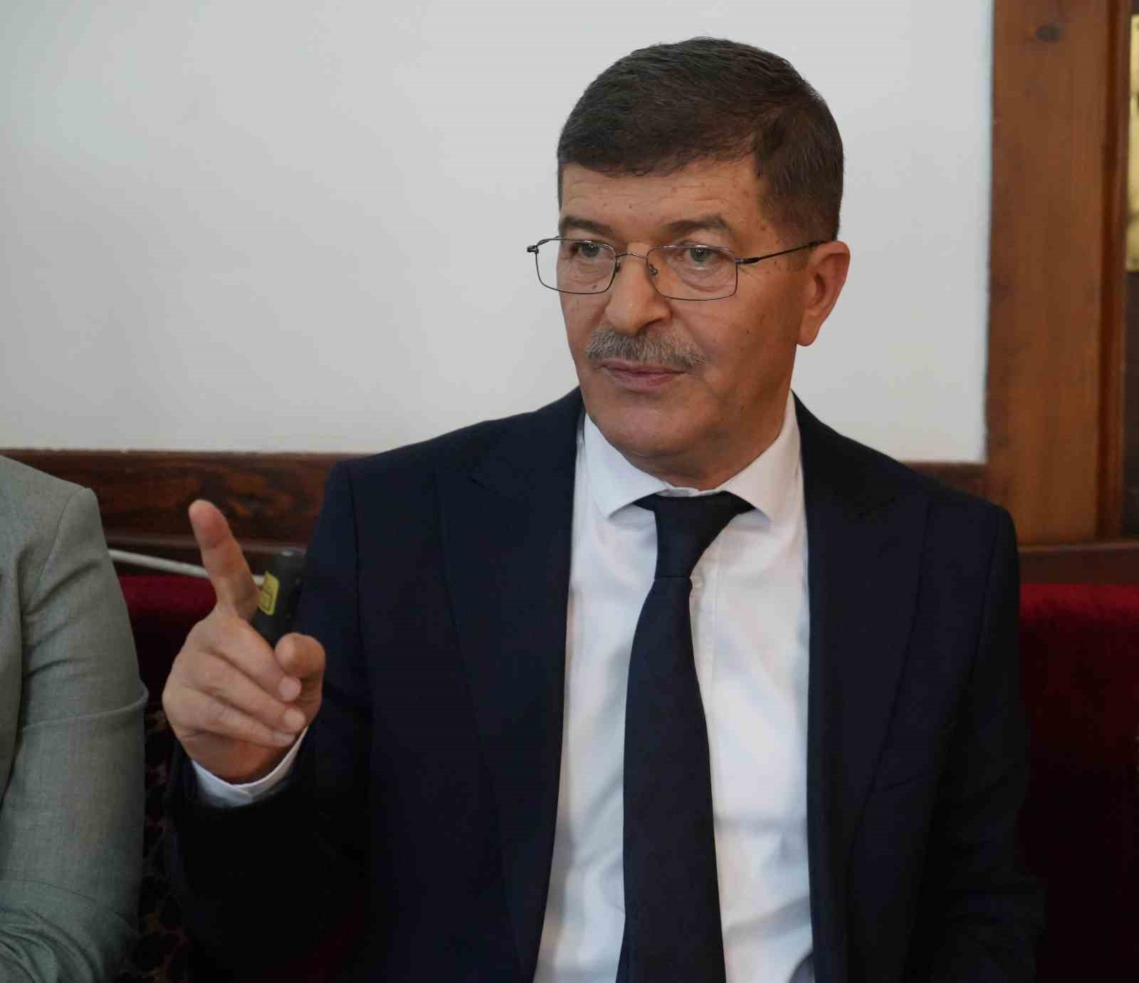 İlahiyatçı profesör: "Eşcinsel evlilikler, ailenin temeline konulan büyük dinamitlerdir"