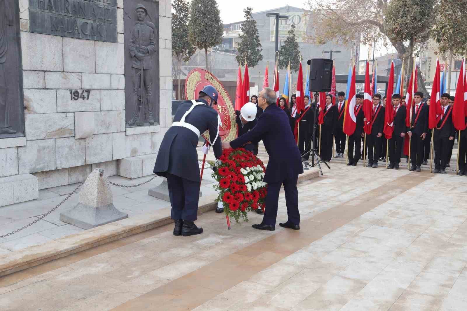 2. Cumhurbaşkanı İsmet İn&ouml;n&uuml; t&ouml;renle anıldı
