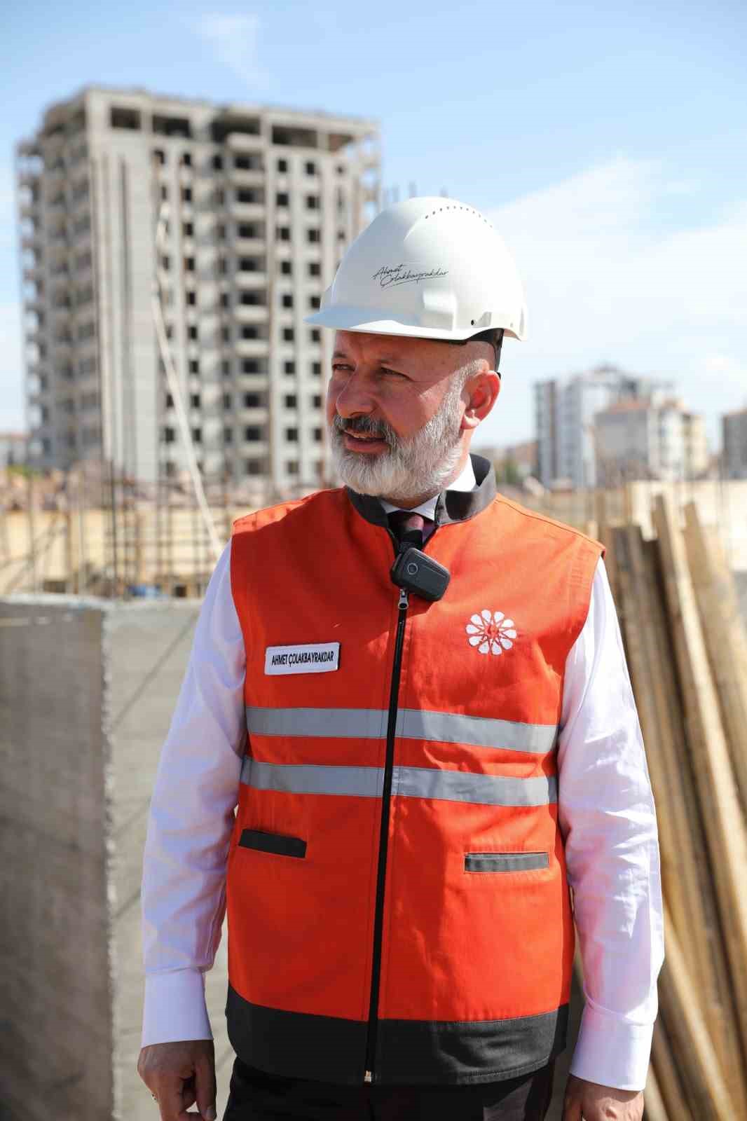 Başkan &Ccedil;olakbayrakdar: "Kentsel d&ouml;n&uuml;ş&uuml;mle Kocasinan&rsquo;ın geleceğini inşa ediyoruz"
