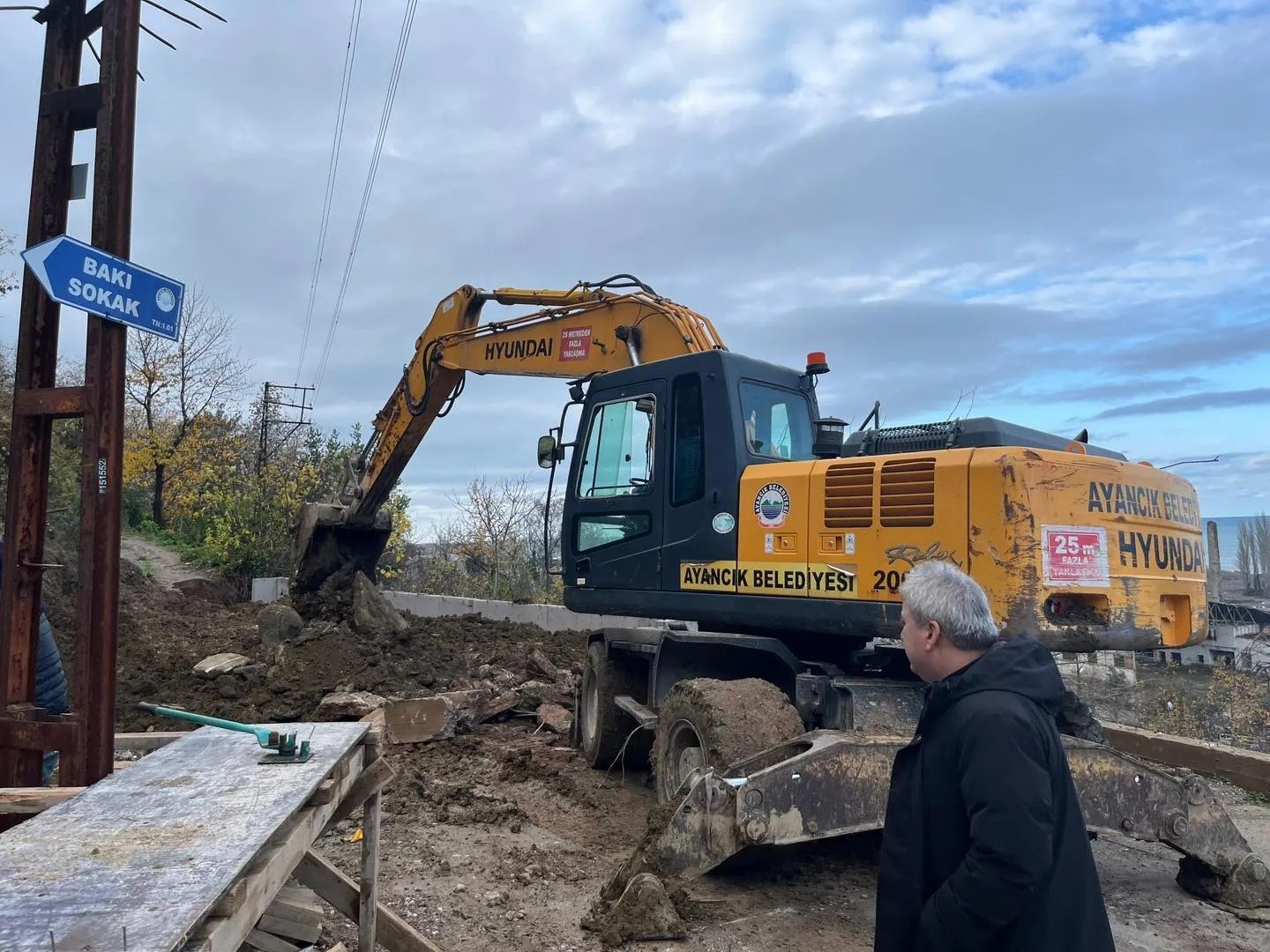 Ayancık’ta altyapı ve üstyapı çalışmaları hız kazandı