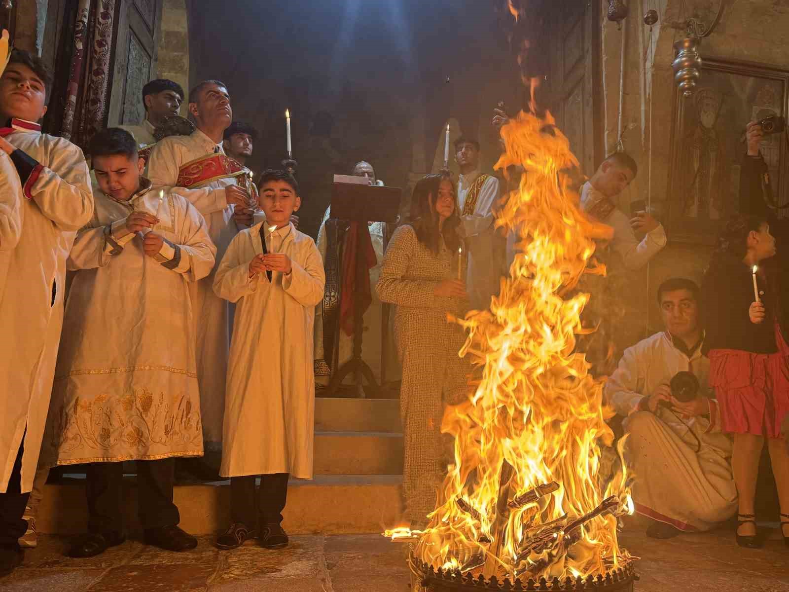 Mardin&rsquo;de S&uuml;ryani Hristiyanlar Noel&rsquo;i Kırklar Kilisesi&rsquo;nde ayinle karşıladı
