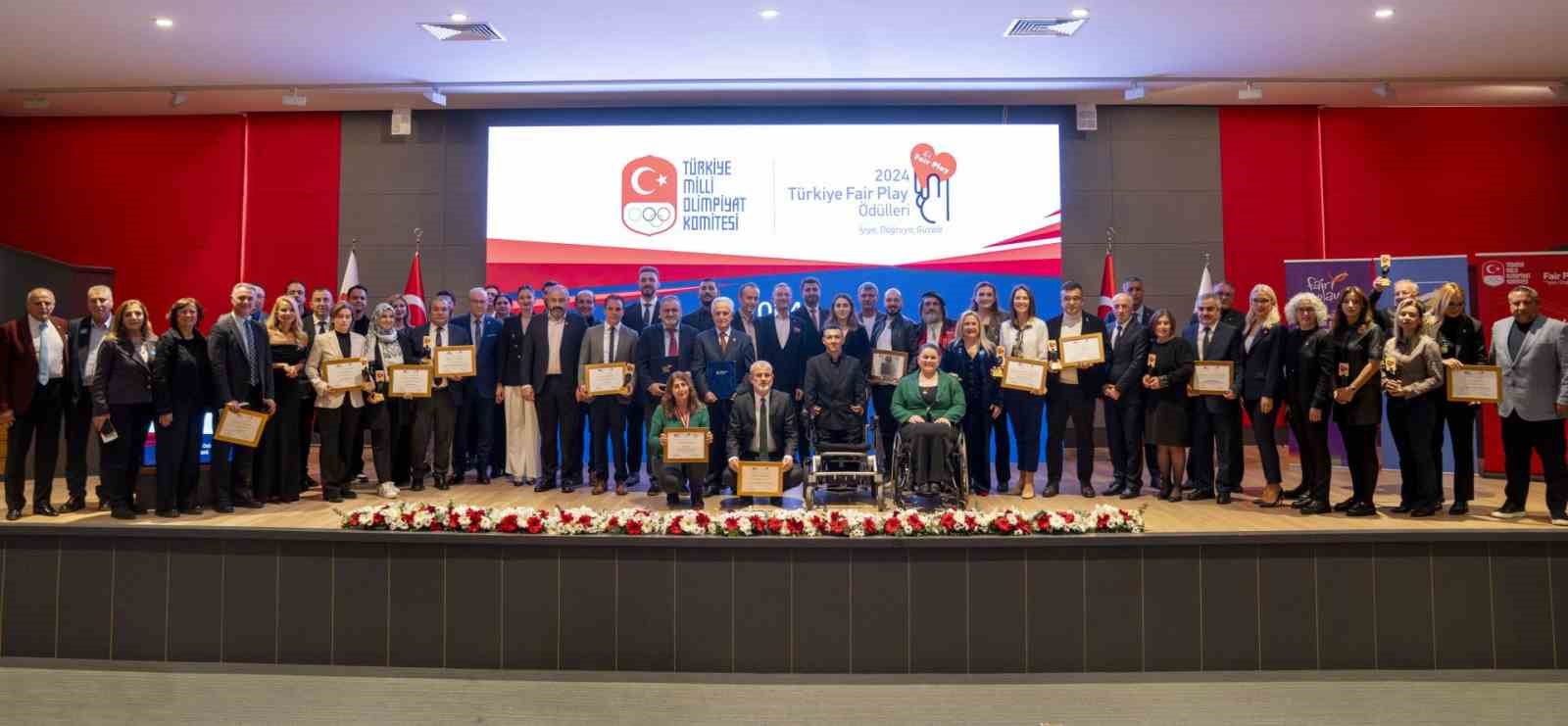 Avrupa ve dünya şampiyonu yetiştiren antrenör Ejder Sözen’e, ’Fair Play’ ödülü
