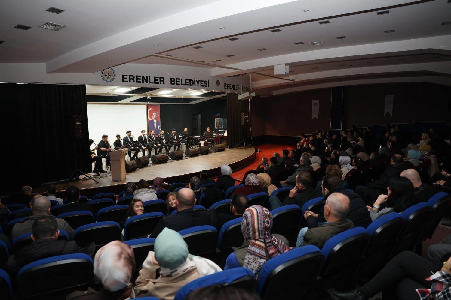 Erenler’de Hikayeli Türküler Konseri’ne vatandaştan ilgi
