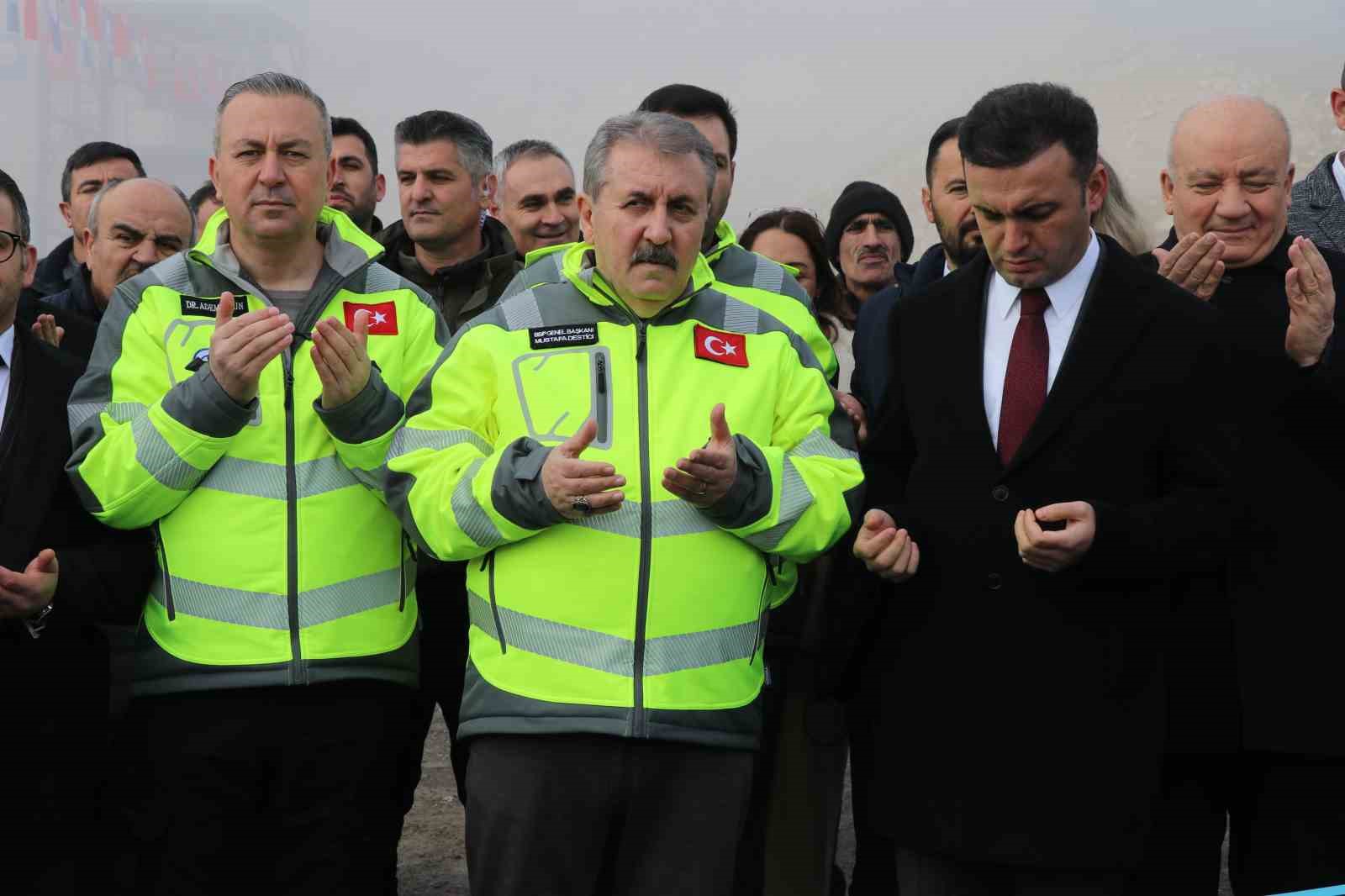Sivas’ın en büyük taş ocağında üretime başlandı