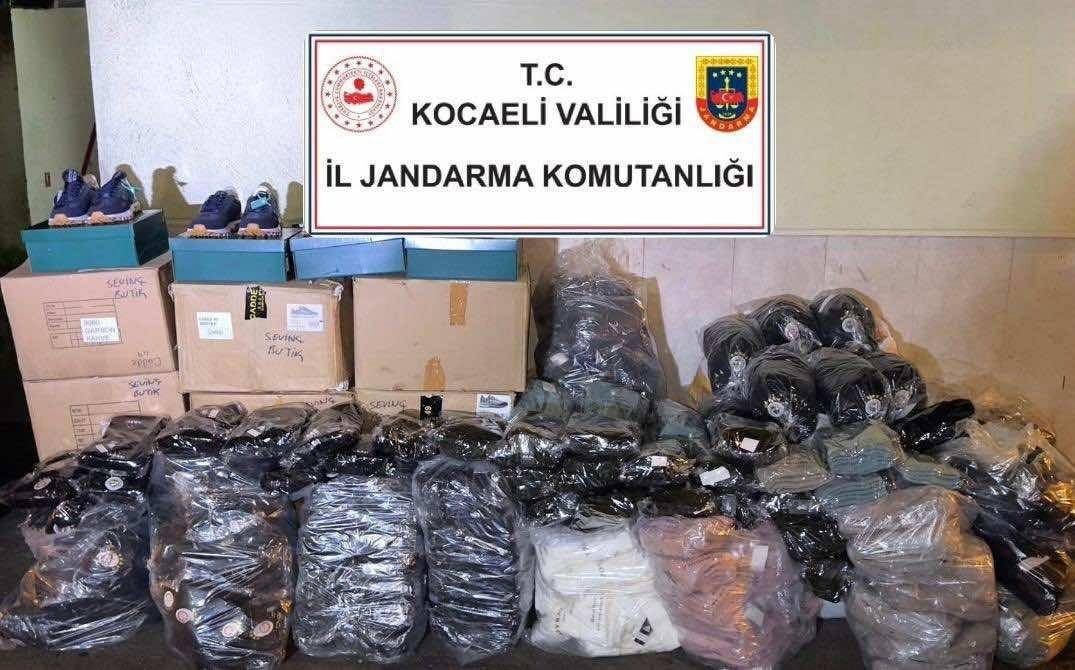 Yılbaşı &ouml;ncesi ka&ccedil;ak&ccedil;ılara darbe: Milyonluk sahte alkol ve &uuml;r&uuml;n ele ge&ccedil;irildi
