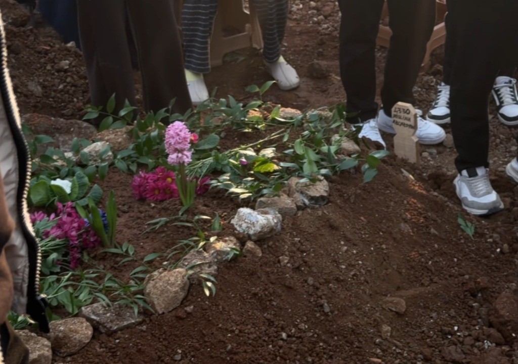Kazada ölen nişanlı çift yan yana toprağa verildi