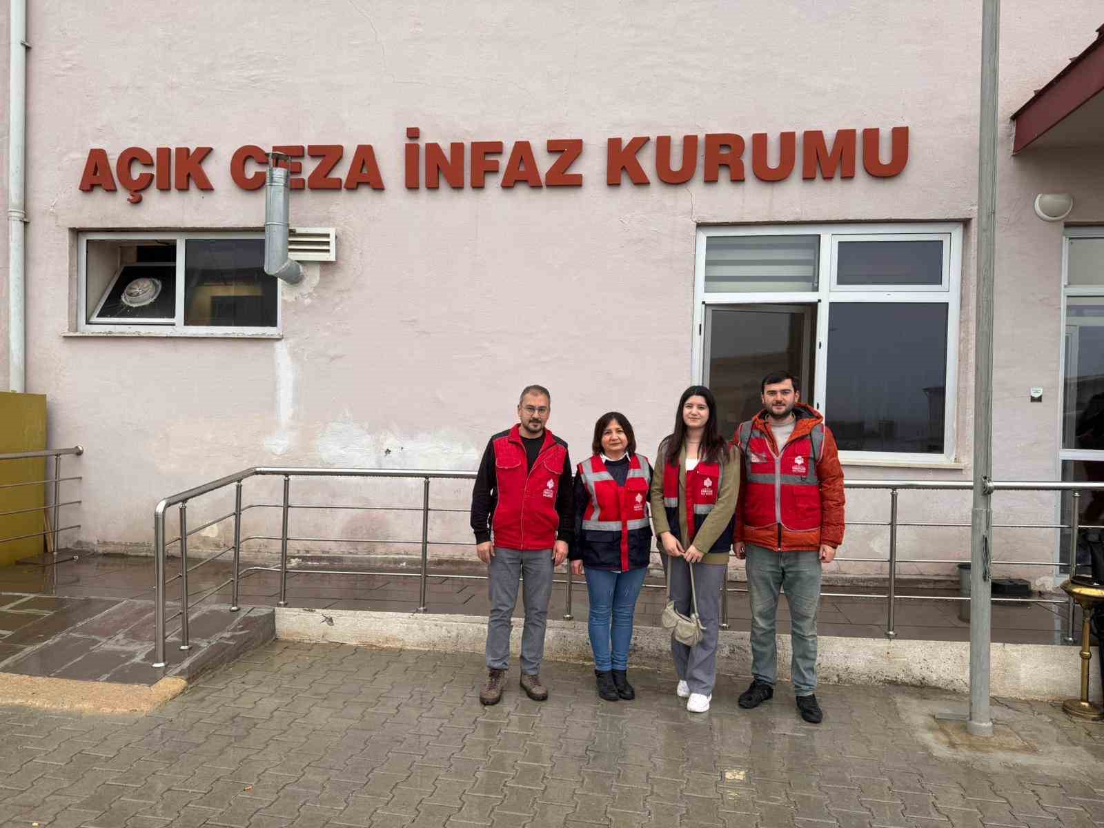 K&uuml;tahya T Tipi Ceza İnfaz Kurumu&rsquo;nda Regaib Kandili ikramı
