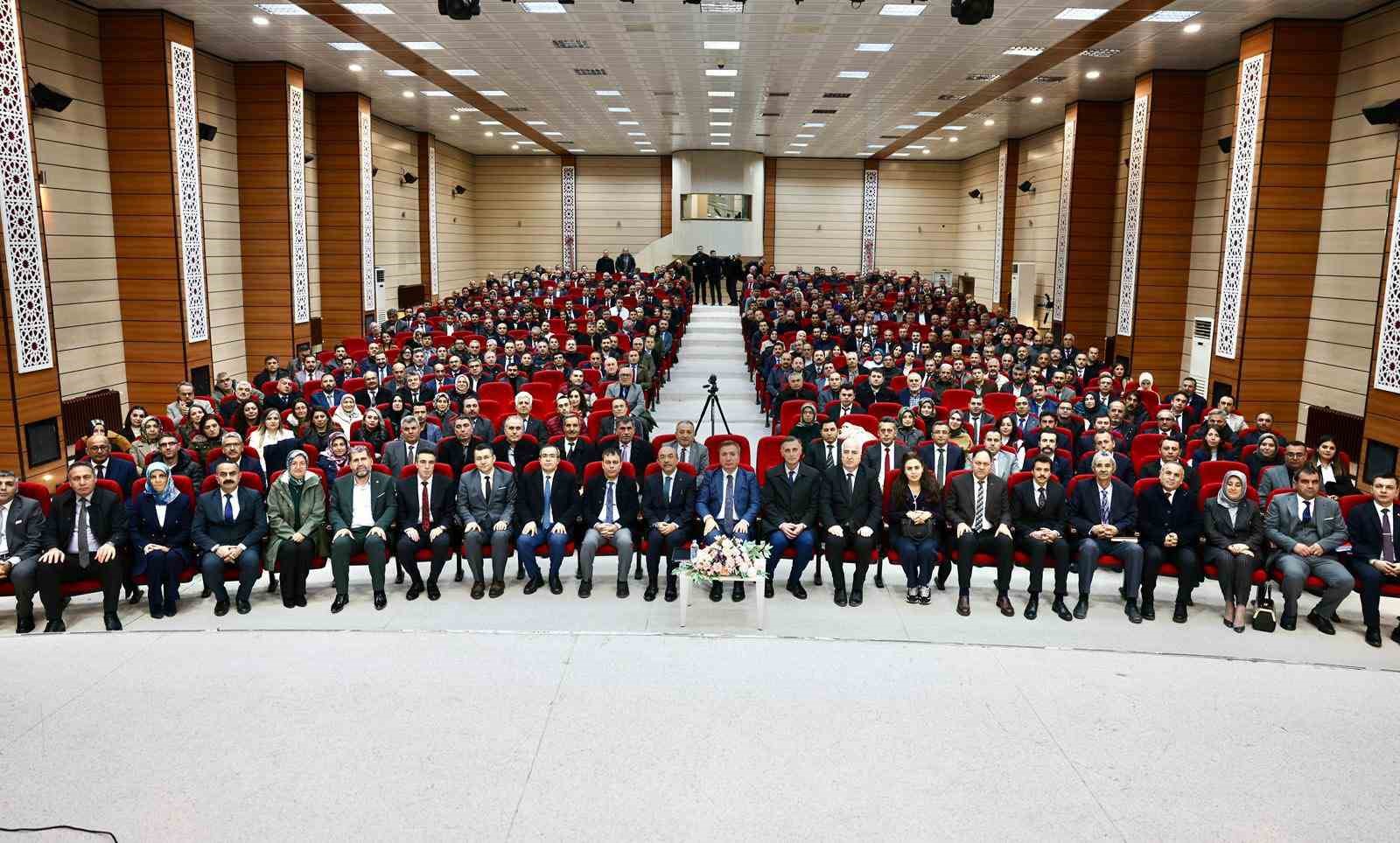 Vali Aydoğdu: "Bilgi her yerden öğrenilir, irfan rehberlikle kazanılır"