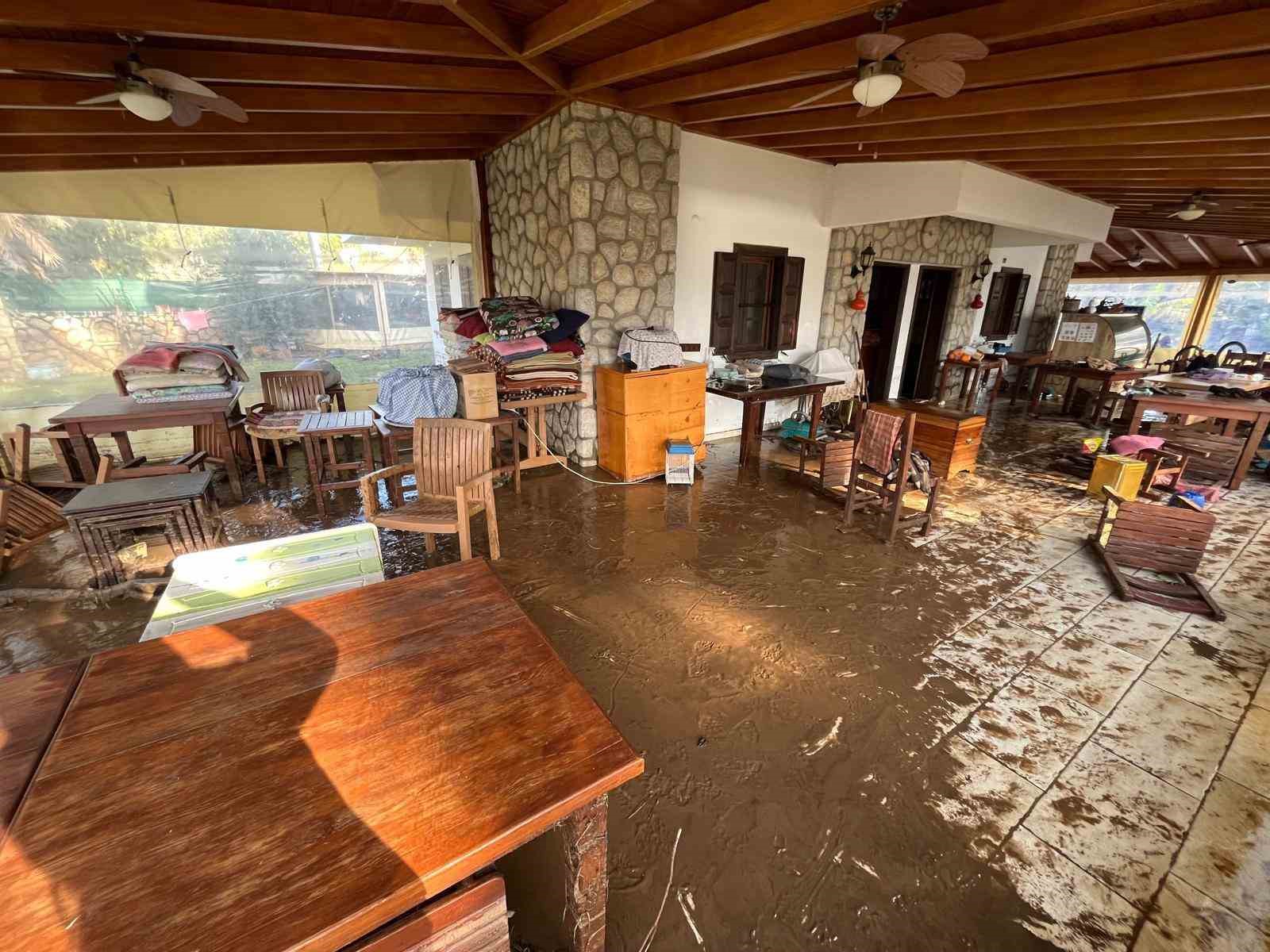 Datça’da sağanak yağış etkili oldu