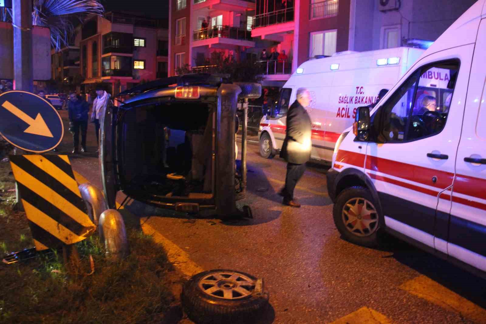 Otomobille çarpışan ticari araç yan yattı: 7 yaralı