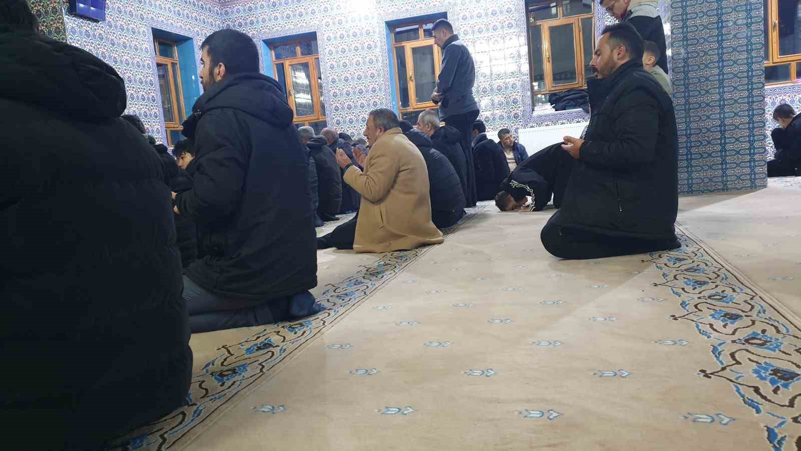 Başkale&rsquo;de Regaip Kandili dualarla idrak edildi
