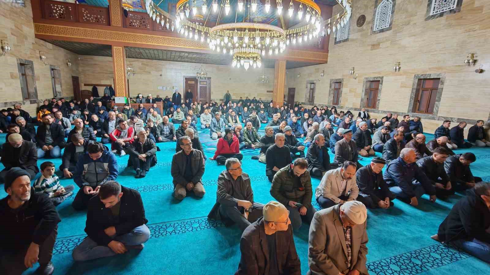 Demirci’de Regaip Kandili dualarla idrak edildi