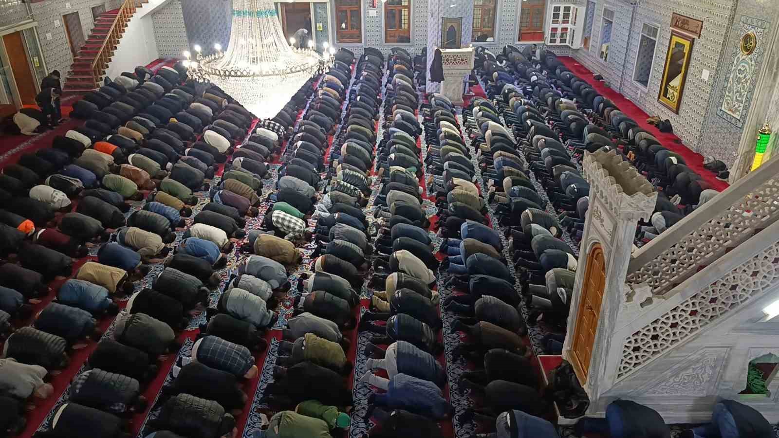 Şanlıurfa&rsquo;da Regaip Kandili coşkusu