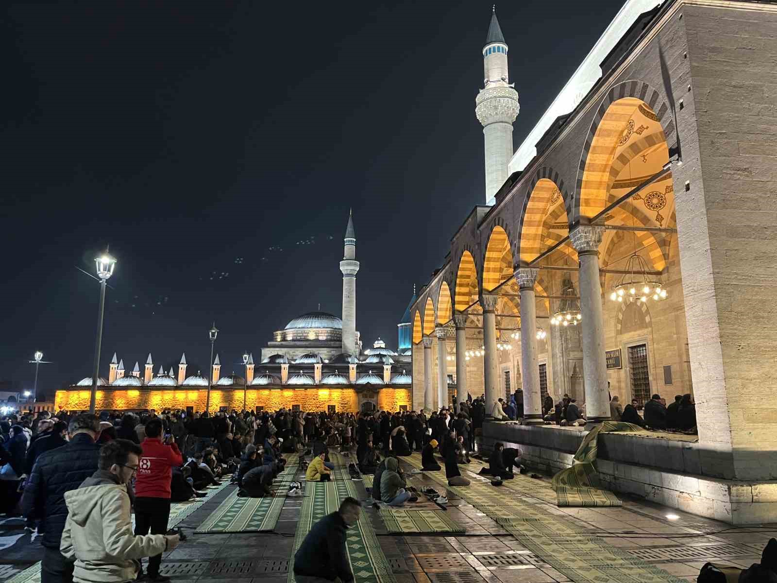 Konya’da Regaib Kandili’nde eller semaya açıldı