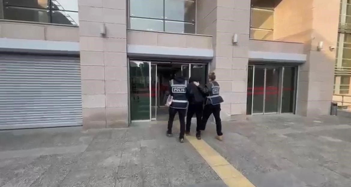 G&uuml;venlik kameralarını saniye saniye izleyerek hırsızları yakaladılar
