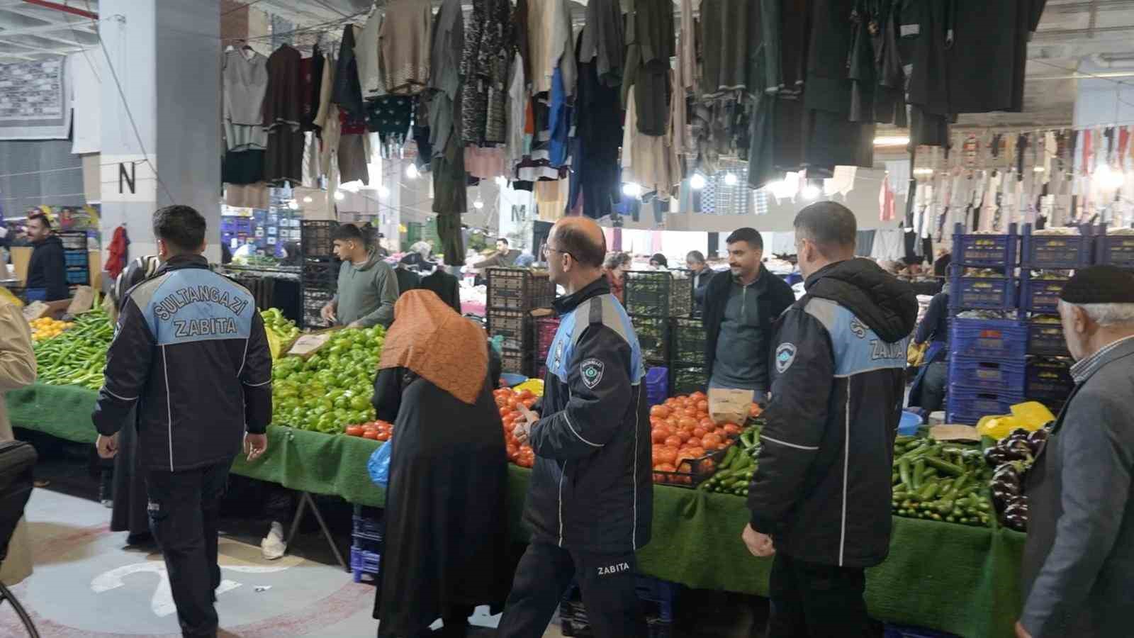 Sultangazi&rsquo;de zabıta ekiplerinden pazarlarda denetim
