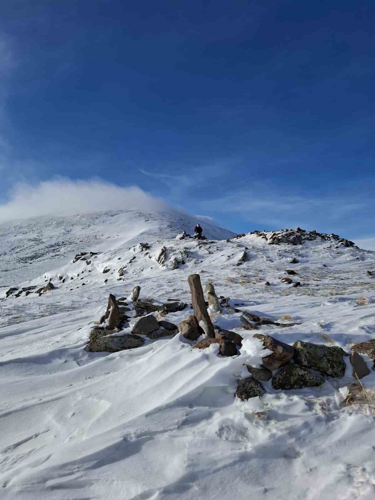 Sarıkamış şehitlerini dağcılar 3 bin rakımda andı
