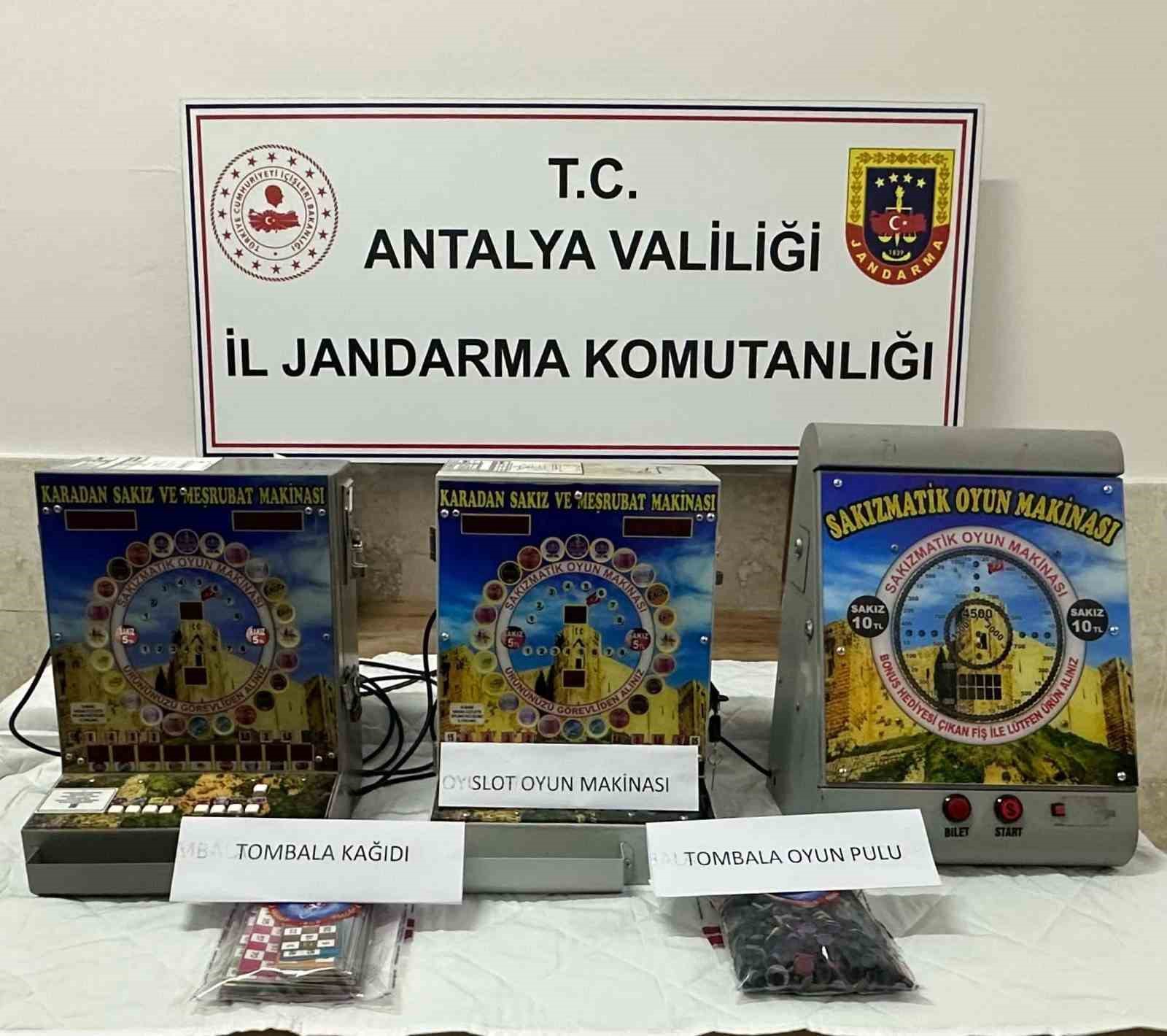 Elmalı’da sakızmatik ile kumara operasyon: 2 şüpheli yakalandı
