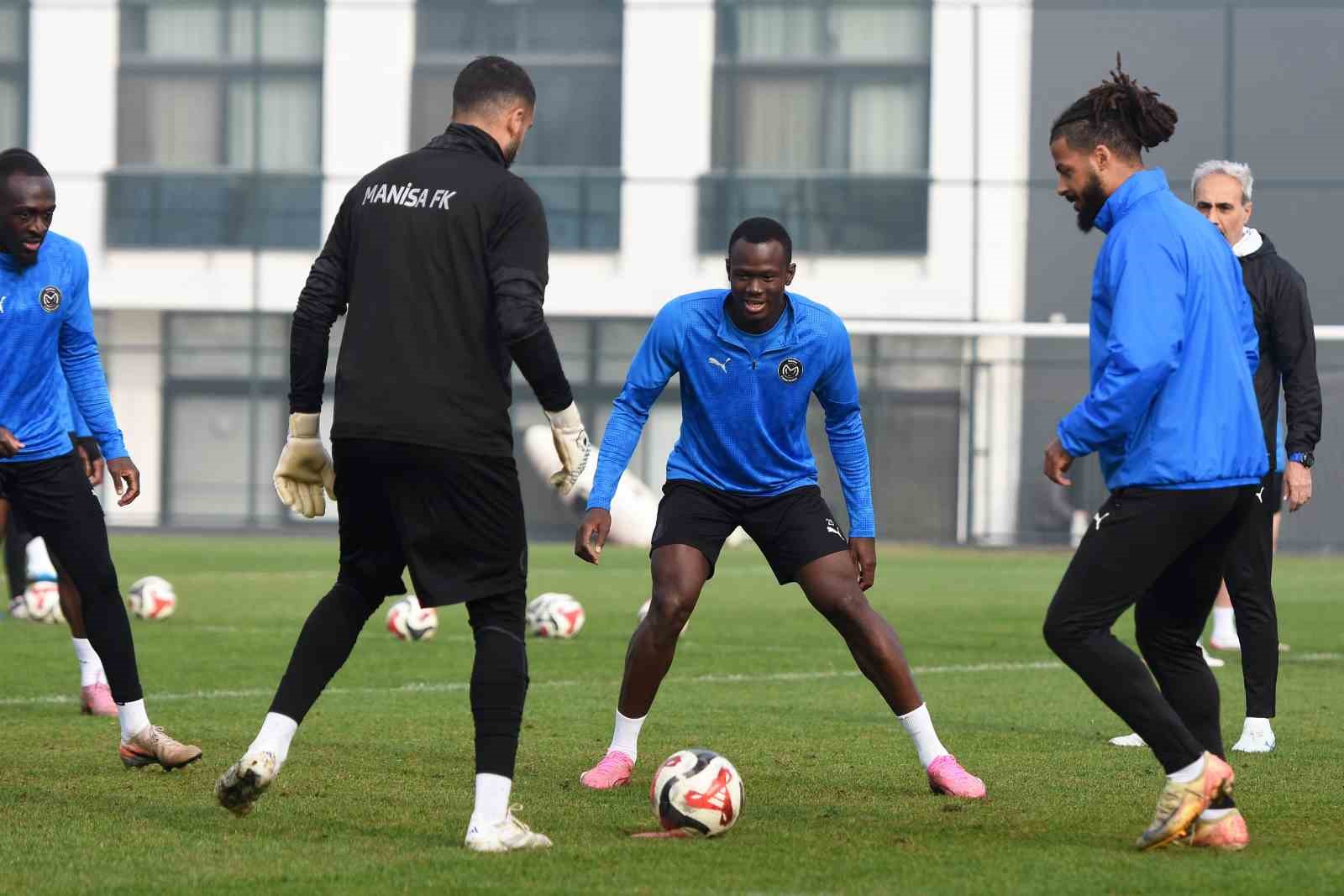 Manisa FK, Sakaryaspor maçı hazırlıklarını tamamladı