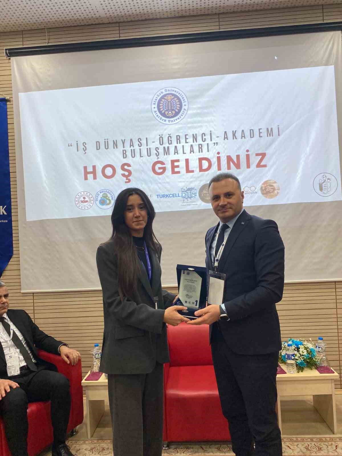 Atat&uuml;rk &Uuml;niversitesi&rsquo;nde "Ticari Bankacılık" paneli d&uuml;zenlendi
