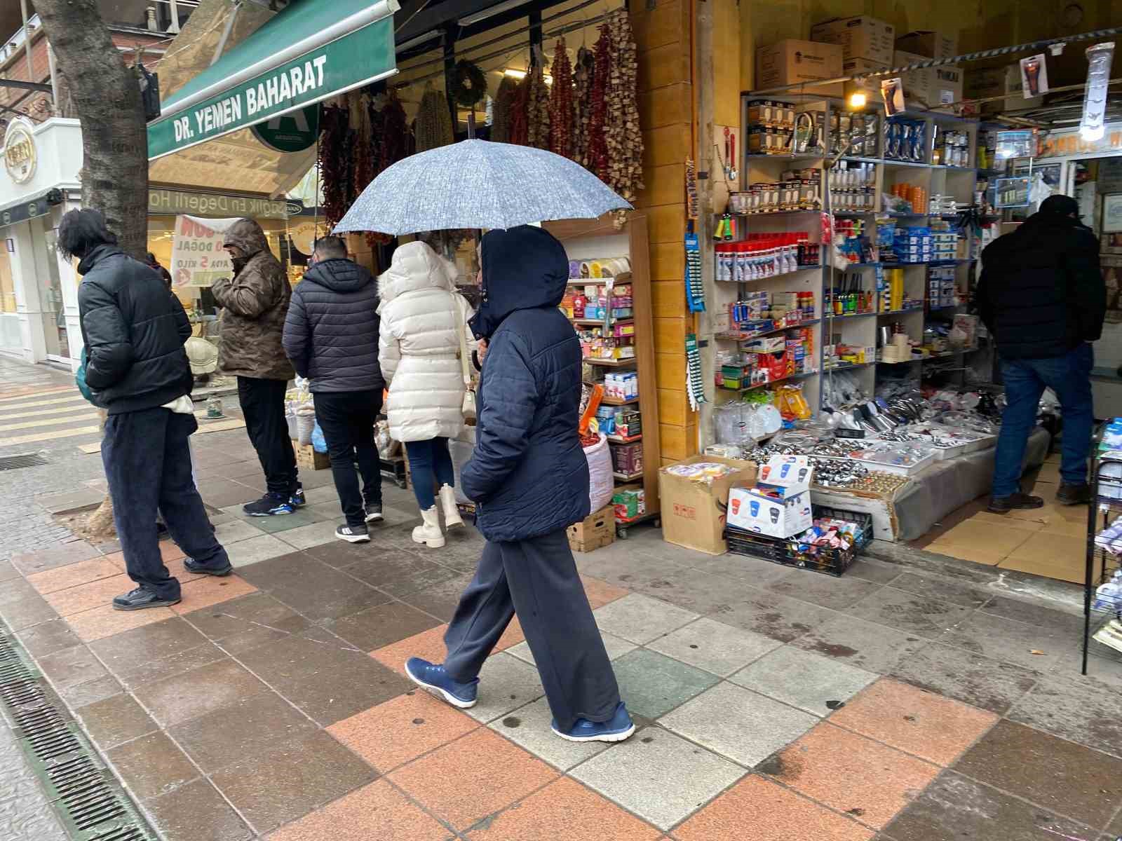Eskişehir&rsquo;de yağmur etkisini g&ouml;sterdi
