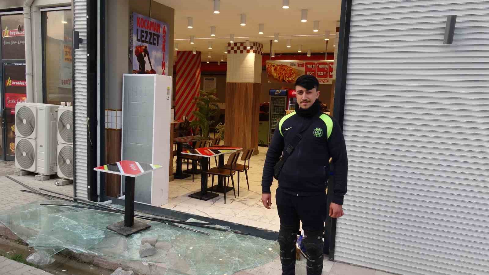 Kontrolden &ccedil;ıkan ara&ccedil; d&ouml;nerciye girdi
