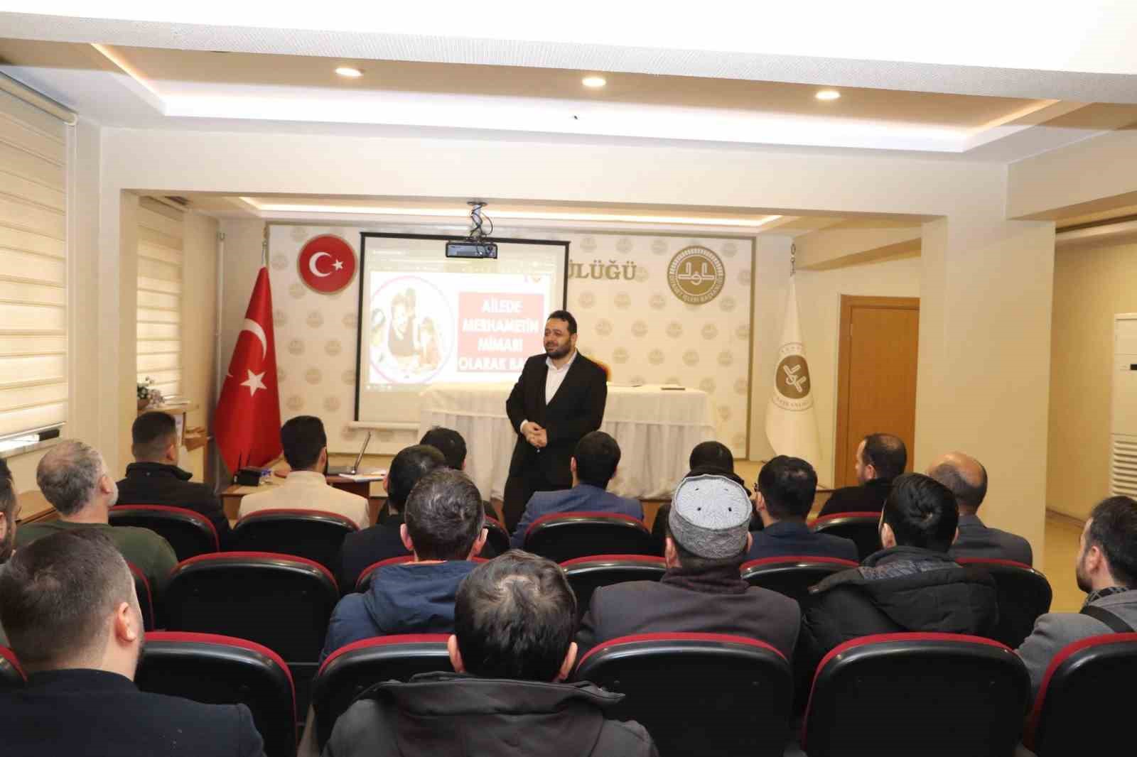 Sivas’ta "baba okulu" semineri başladı