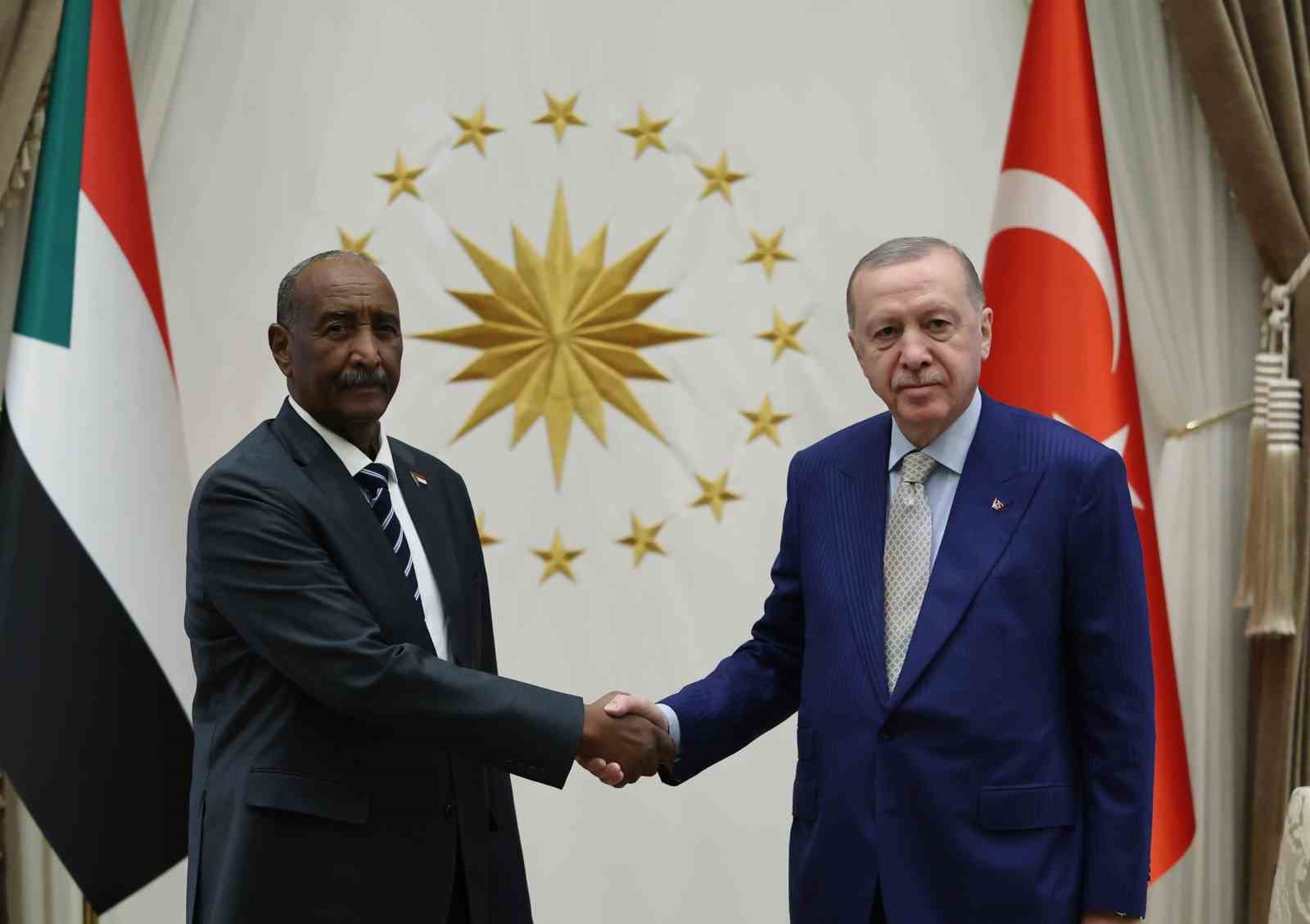 Cumhurbaşkanı Erdoğan, Sudan Egemenlik Konseyi Başkanı el Burhan ile g&ouml;r&uuml;şt&uuml;
