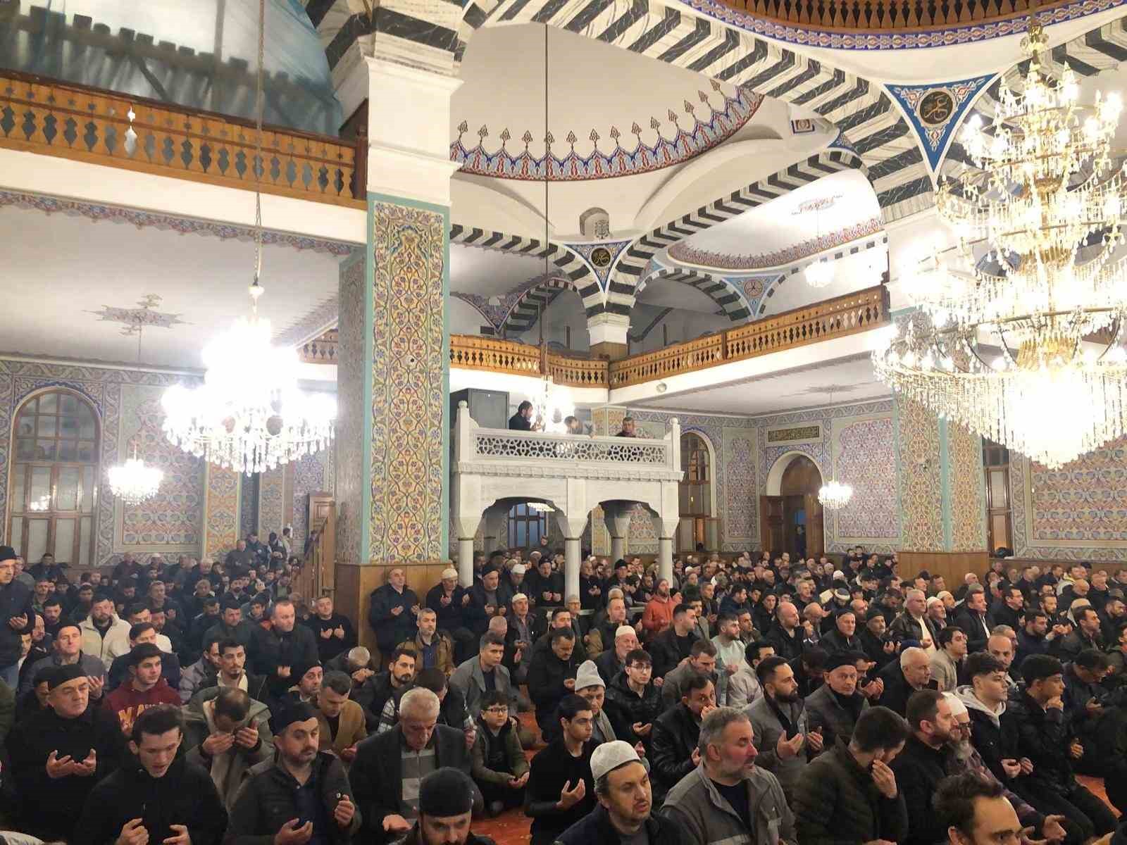 D&uuml;zce&rsquo;de Regaip Kandili idrak edildi
