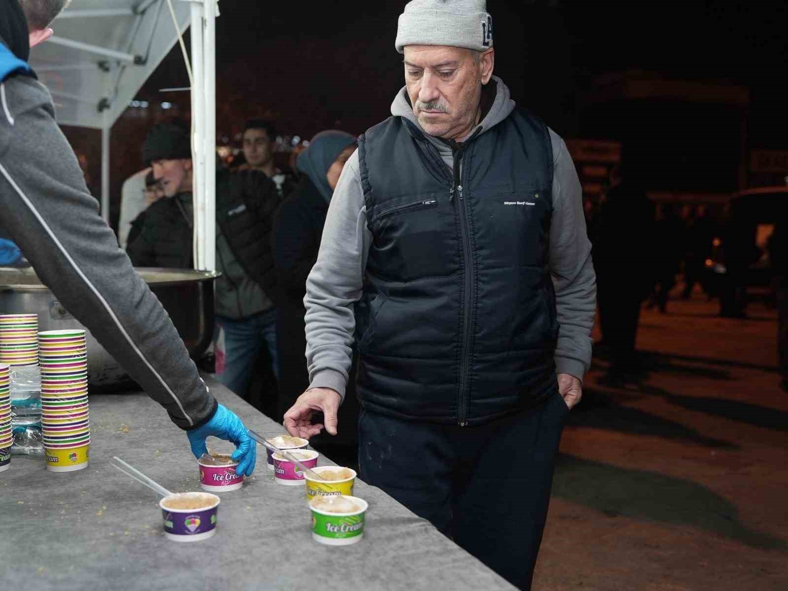 Kandilde dualar edildi ağızlar tatlandı
