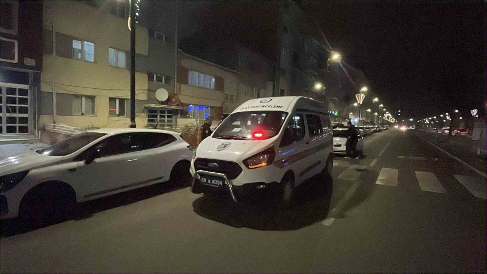 Sivas&rsquo;ta kardeş cinayeti: Tartıştığı ağabeyini bı&ccedil;aklayarak &ouml;ld&uuml;rd&uuml;
