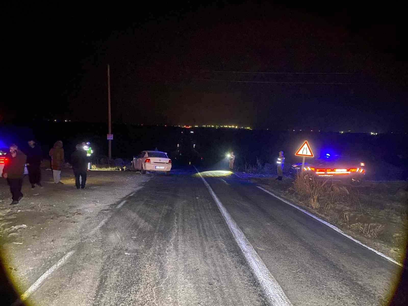 Siverek’te otomobiller kafa kafaya çarpıştı: 2’si ağır 7 yaralı